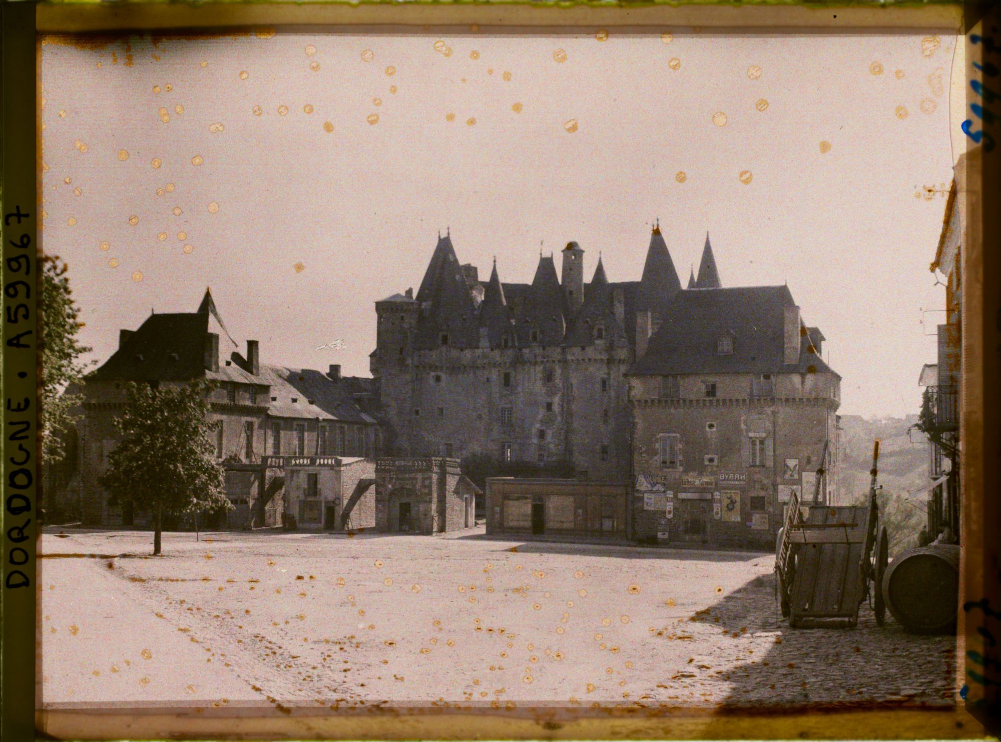 Image représentant France, Jumilhac, Place du Château