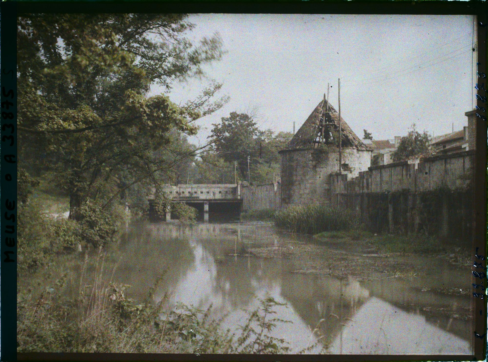 Image représentant France, Verdun, Les remparts, intérieur pris du Cercle militaire