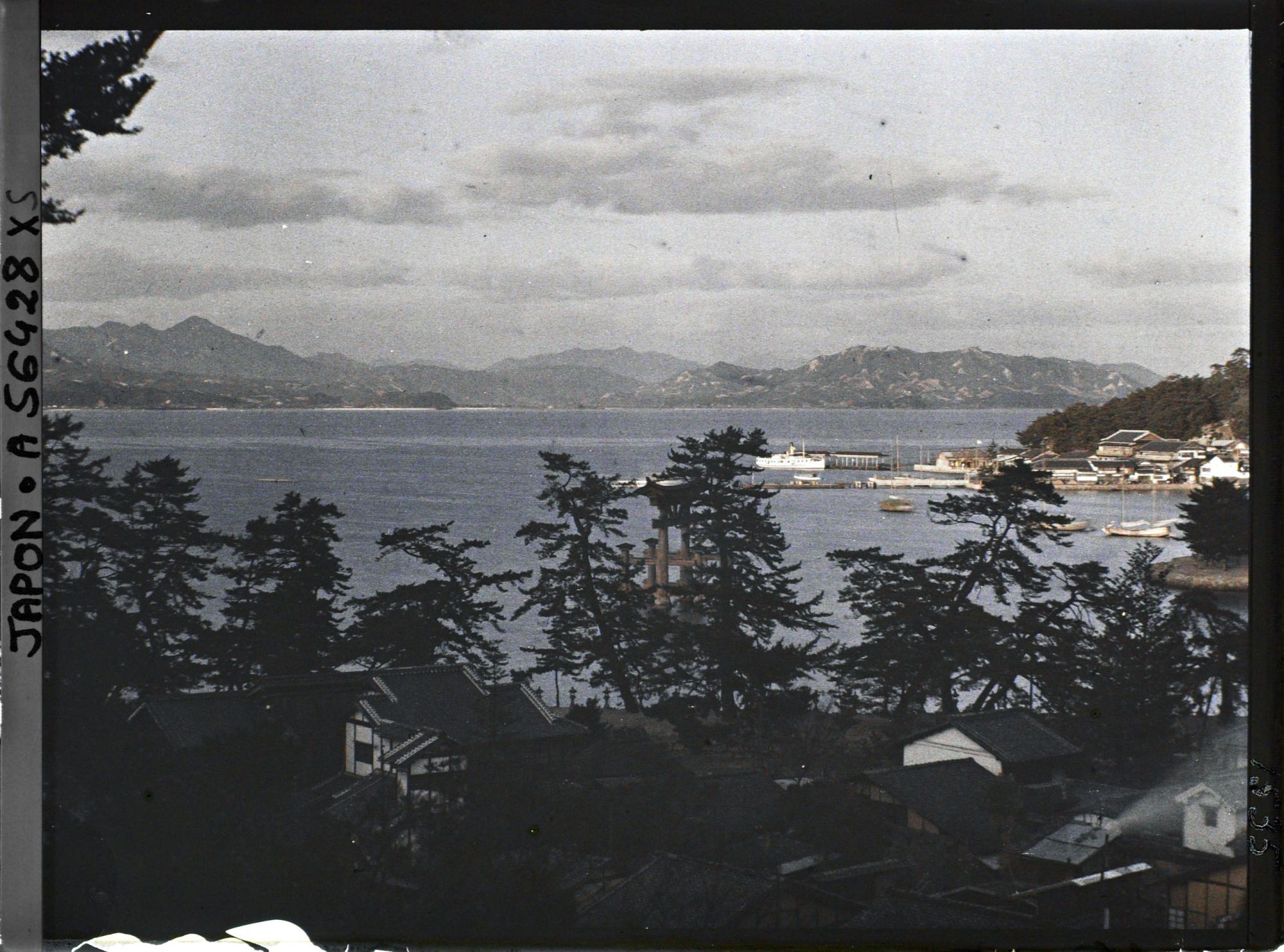 Image représentant Le détroit d'Ôno-Seto et le littoral vus depuis l'île