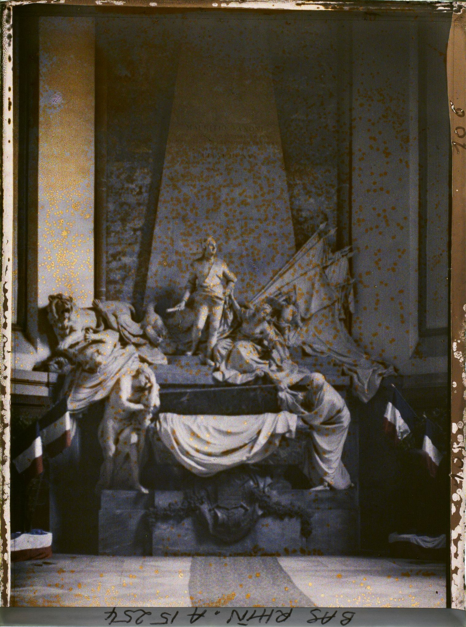 Image représentant France Alsace, Strasbourg, Le monument du Maréchal de Saxe, dans l'Eglise St Thomas