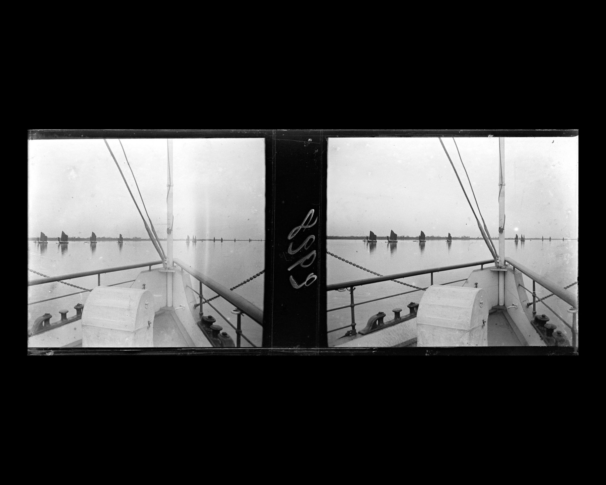 Image représentant La proue du vapeur chinois Kiang-Yu sur le Yangzijiang ("fleuve Bleu")