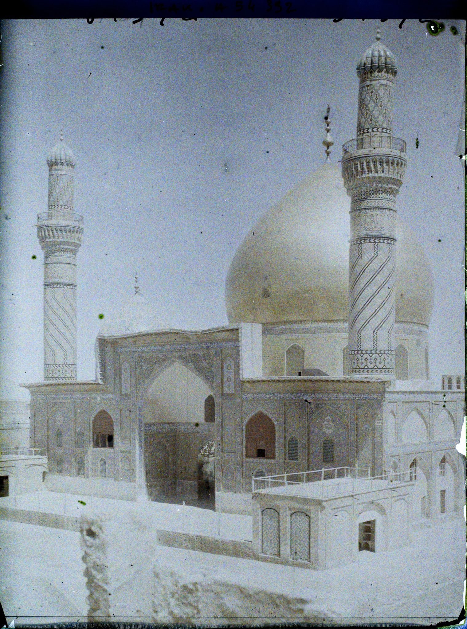 Image représentant La Mosquée d'Or, mausolée d'Ali al-Hadi et de Hasan al-Askari, dixième et onzième imams chiites