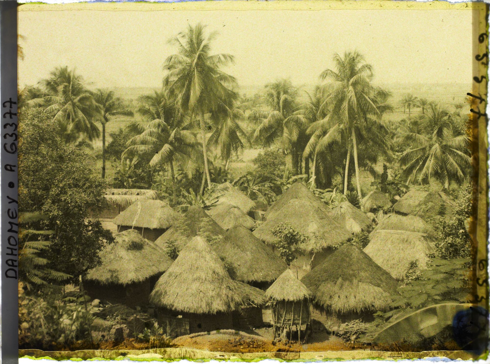 Image représentant Village de cases traditionnelles vers la plaine de l'Ouémé
