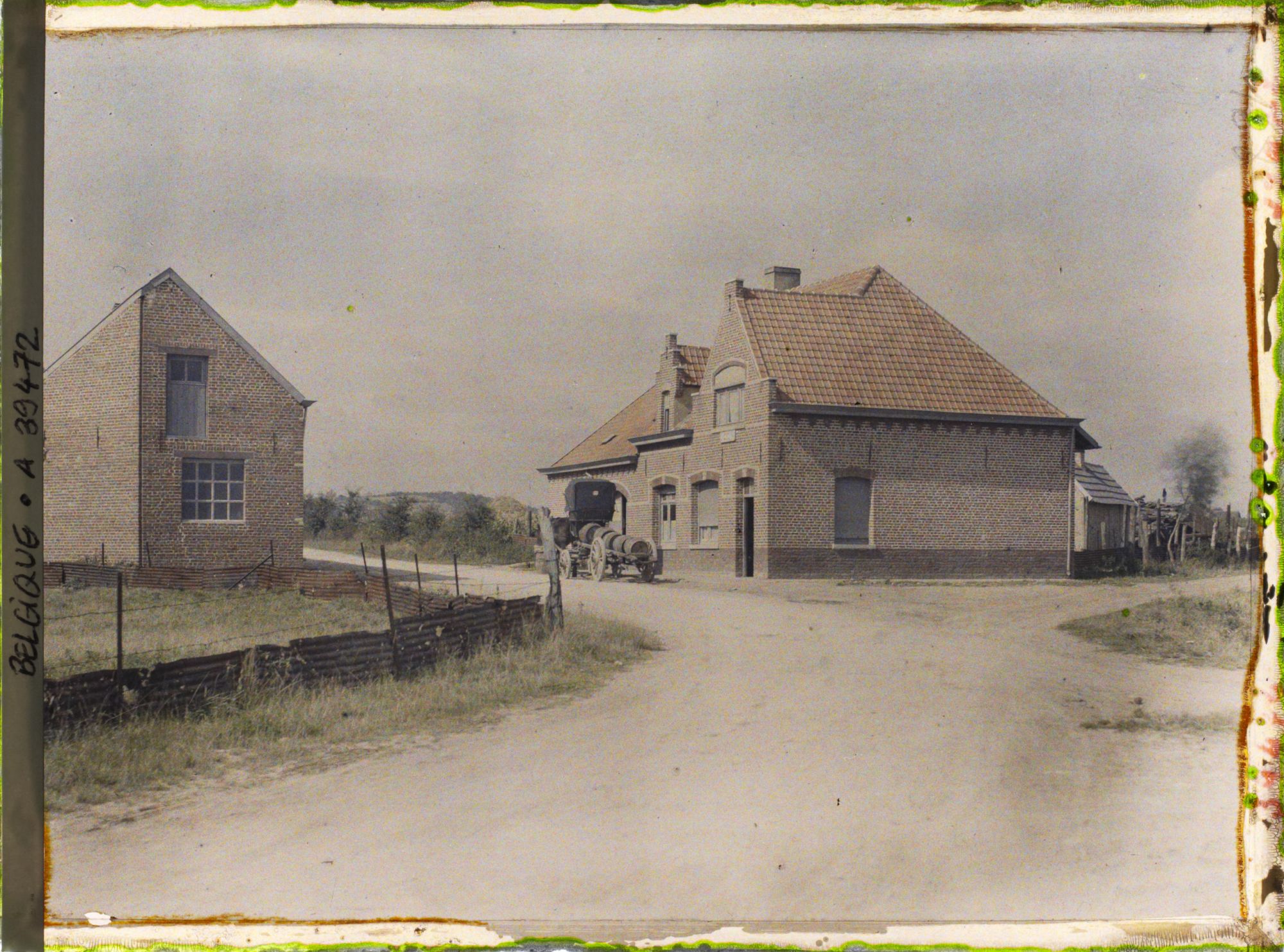 Image représentant Belgique, Locre, Entrée Sud du Village