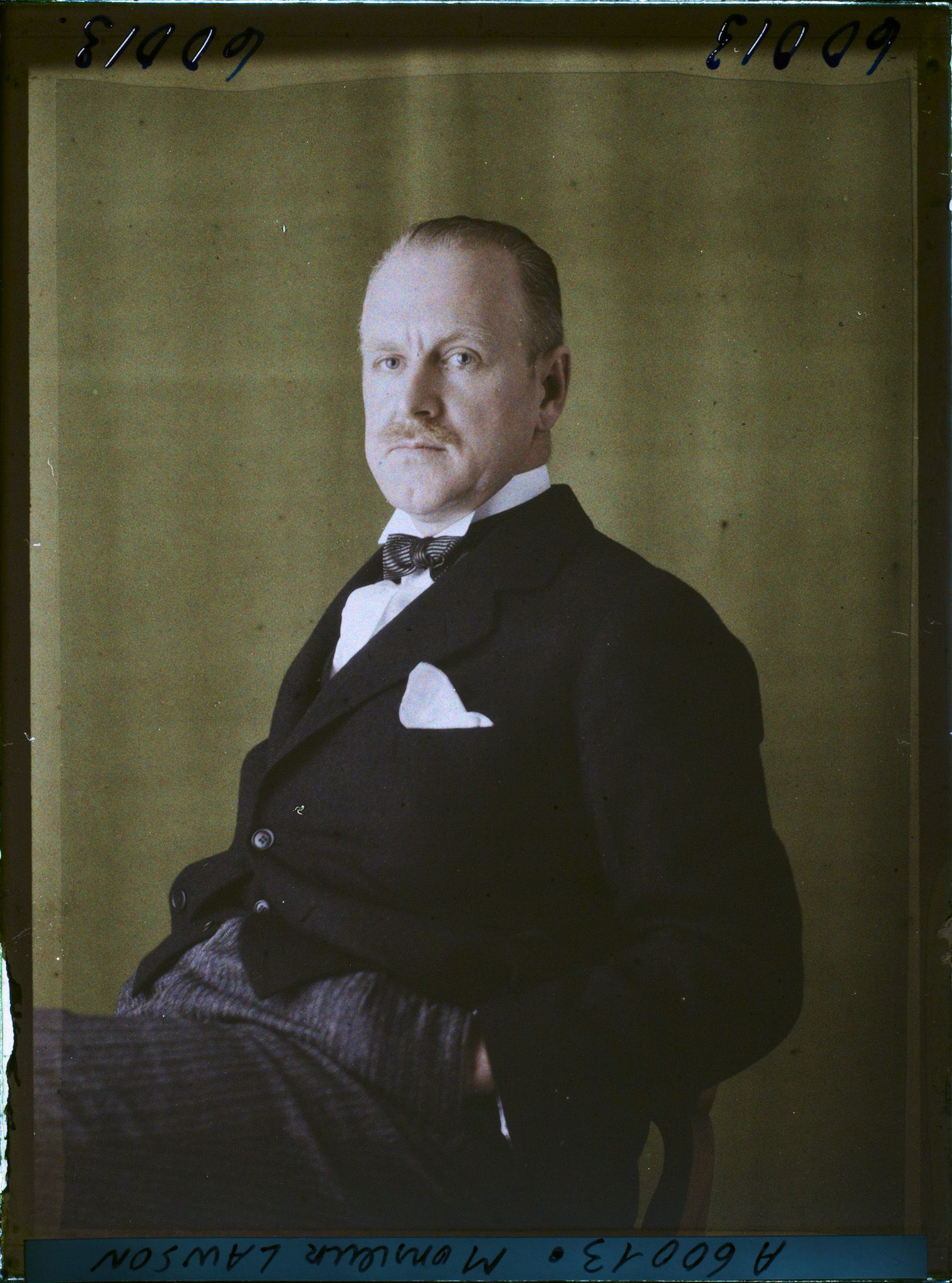 Image représentant https://musee-albert-kahn.s-museum.fr/home/NWQ2OTAwYzNmYjZlZTk1ZWQwODJmMjY4L2dlbmVyaWMtbm90aWNlLXRhYi9hdXRob3JpdHkvNjE3YTc5ZjVjZjhiODk2OGIzMzM3ZDIx/5d6900c3fb6ee95ed082f268/generic-notice-tab/authority/617a79ebcf8b8968b3337142 Monsieur Lawson