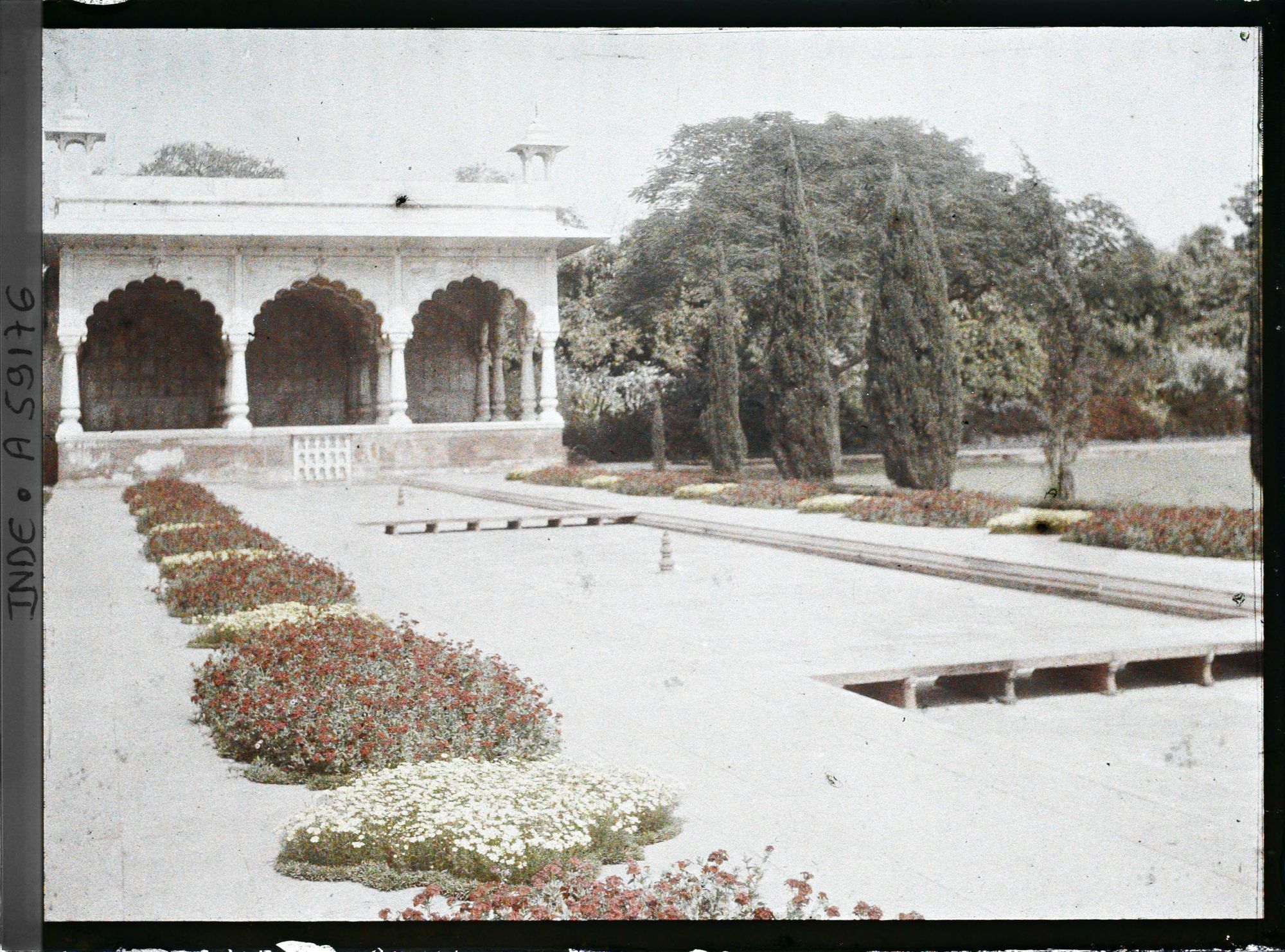 Image représentant Pavillon Sawan ou Bhadon (?) dans le "jardin-qui-donne-la-vie" (Hayat Bakash Bagh) dans le fort Rouge (Lal Qila)