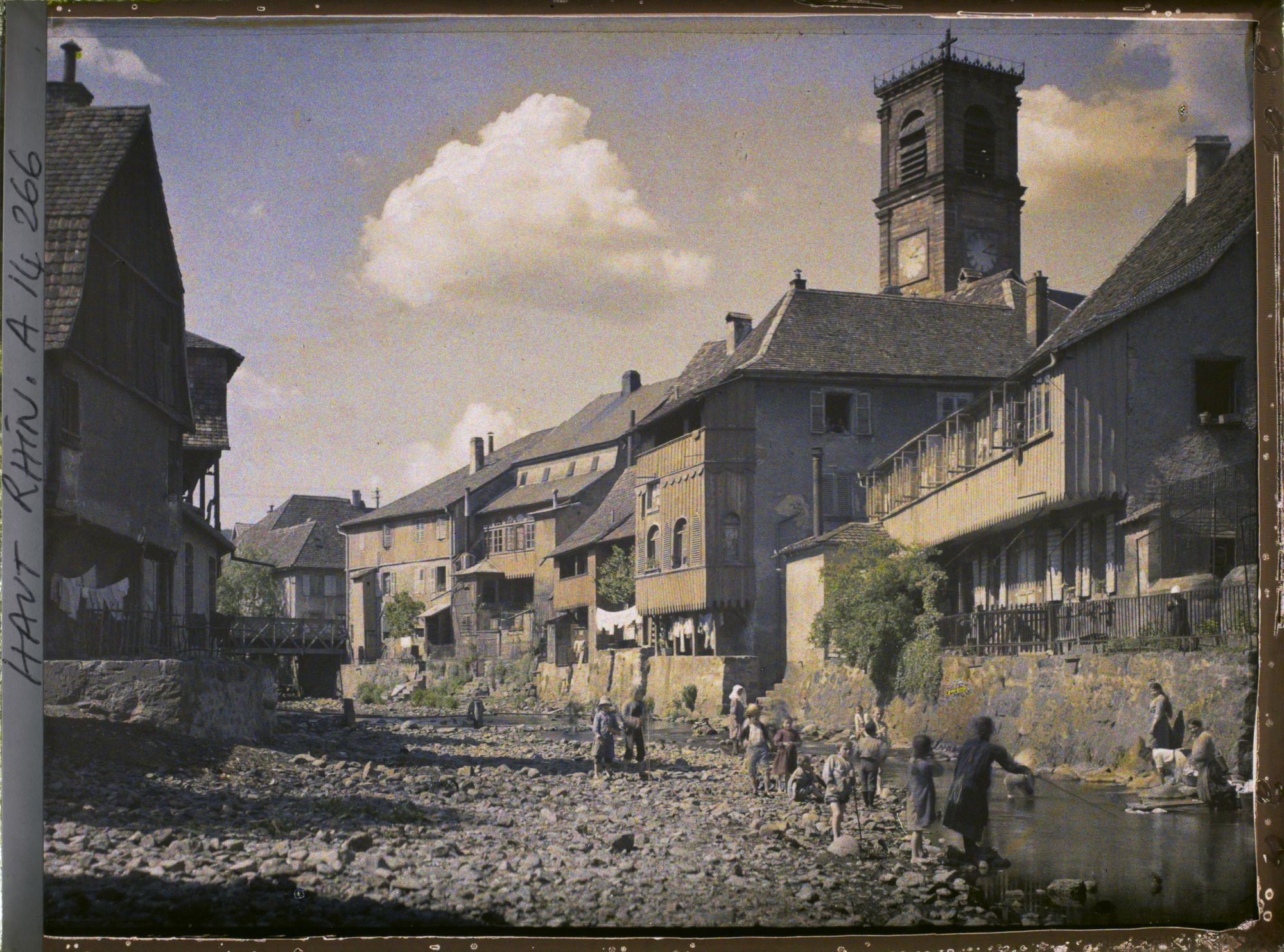 Image représentant Même vue, prise en face du pont