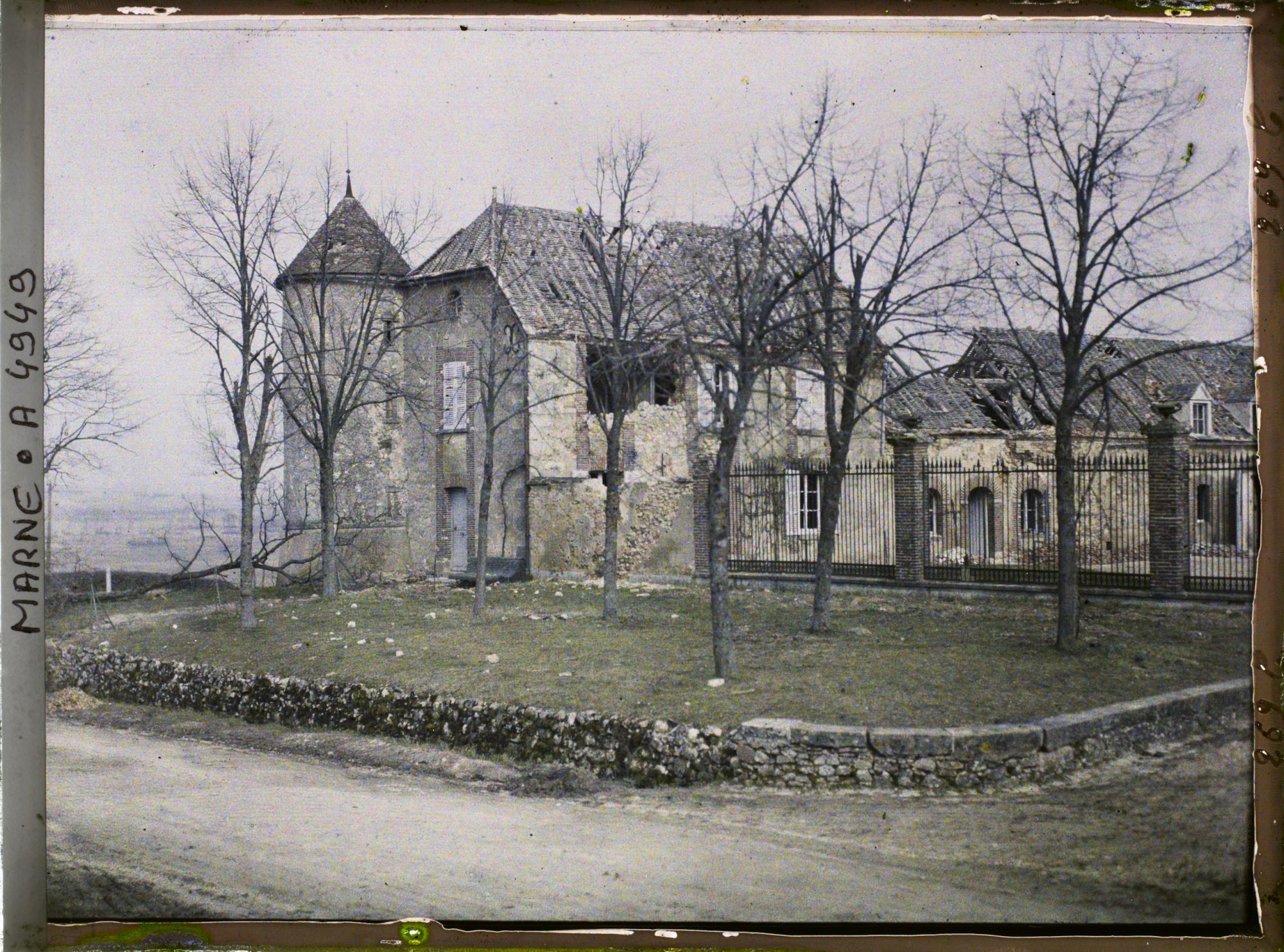 Image représentant Le château de Mondement en ruine