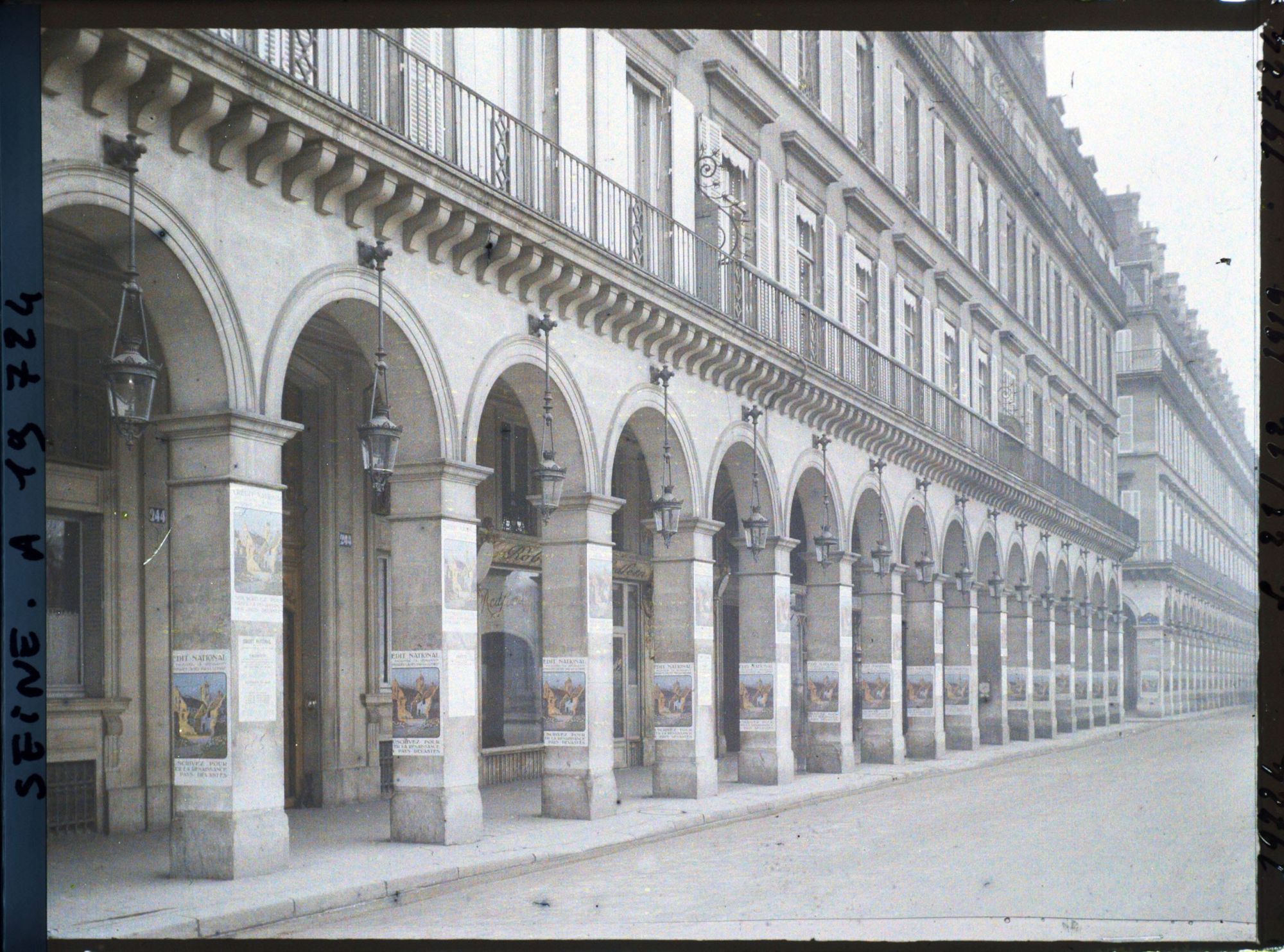 Image représentant Affiches du Crédit National rue de Rivoli