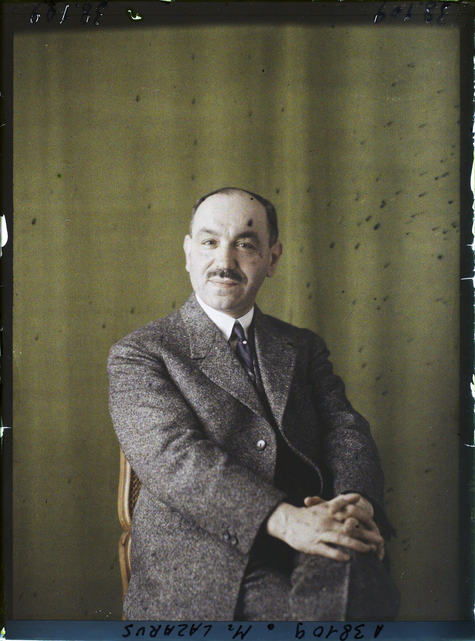 Image représentant https://musee-albert-kahn.s-museum.fr/home/NWQ2OTAwYzNmYjZlZTk1ZWQwODJmMjY4L2dlbmVyaWMtbm90aWNlLXRhYi9hdXRob3JpdHkvNjE3YTc5ZjVjZjhiODk2OGIzMzM3ZDIx/5d6900c3fb6ee95ed082f268/generic-notice-tab/authority/617a79ebcf8b8968b333714a Monsieur Lazarus