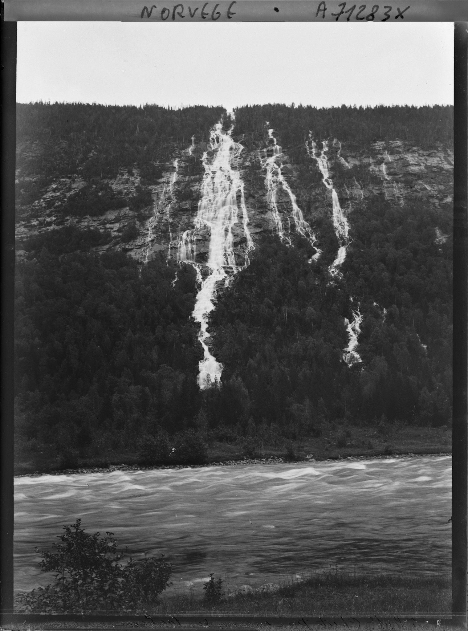 Image représentant Chute aux environs de Saaheim