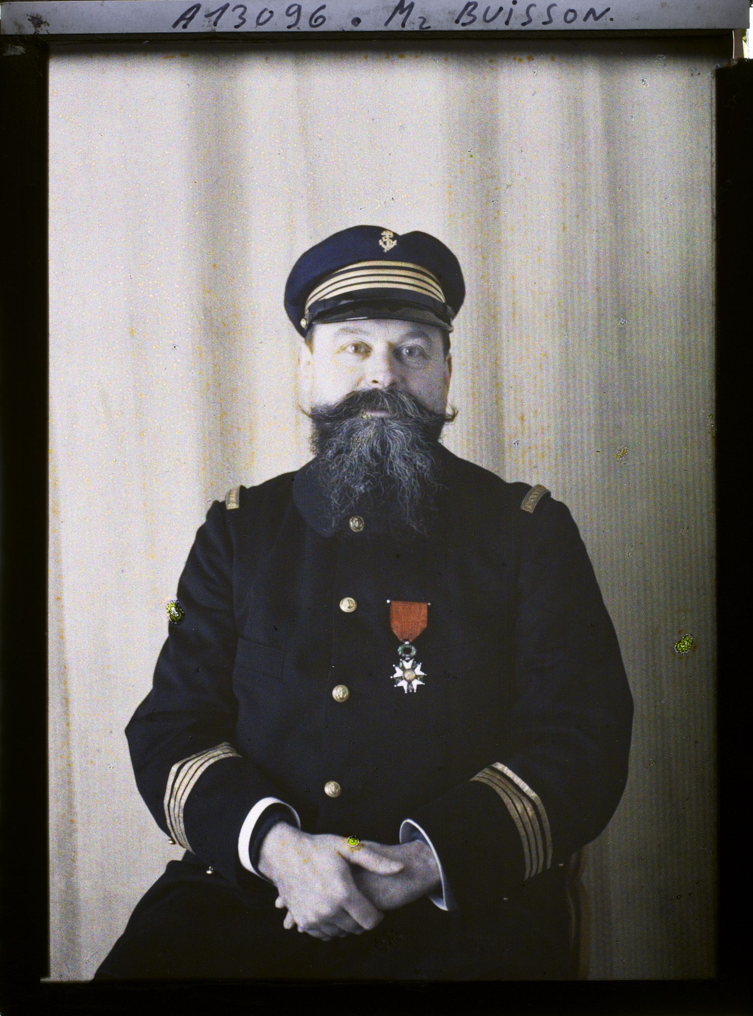 Image représentant Le commandant  https://musee-albert-kahn.s-museum.fr/home/NWQ2OTAwYzNmYjZlZTk1ZWQwODJmMjY4L2dlbmVyaWMtbm90aWNlLXRhYi9hdXRob3JpdHkvNjE3YTc5ZjVjZjhiODk2OGIzMzM3ZDIx/5d6900c3fb6ee95ed082f268/generic-notice-tab/authority/617a79ebcf8b8968b33369a3 Buisson