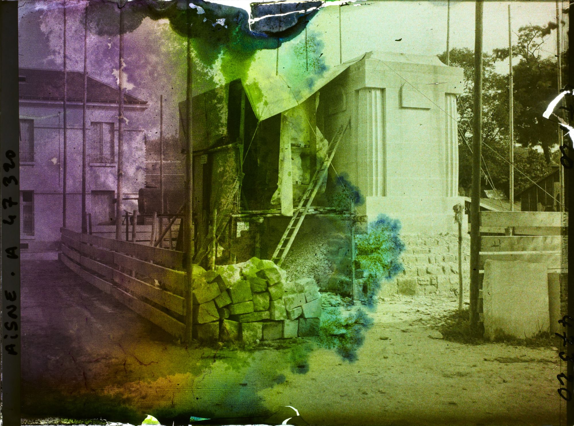 Image représentant France, Vailly, Monument aux Morts en exécution