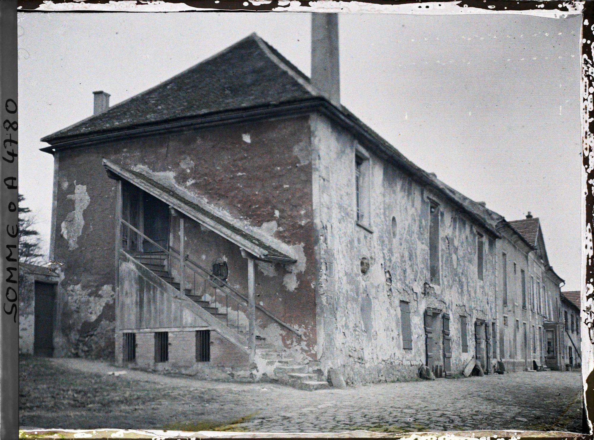 Image représentant Type de grande ferme, écurie attenant aux bâtiments des maîtres (16 chevaux, 70 boeufs)