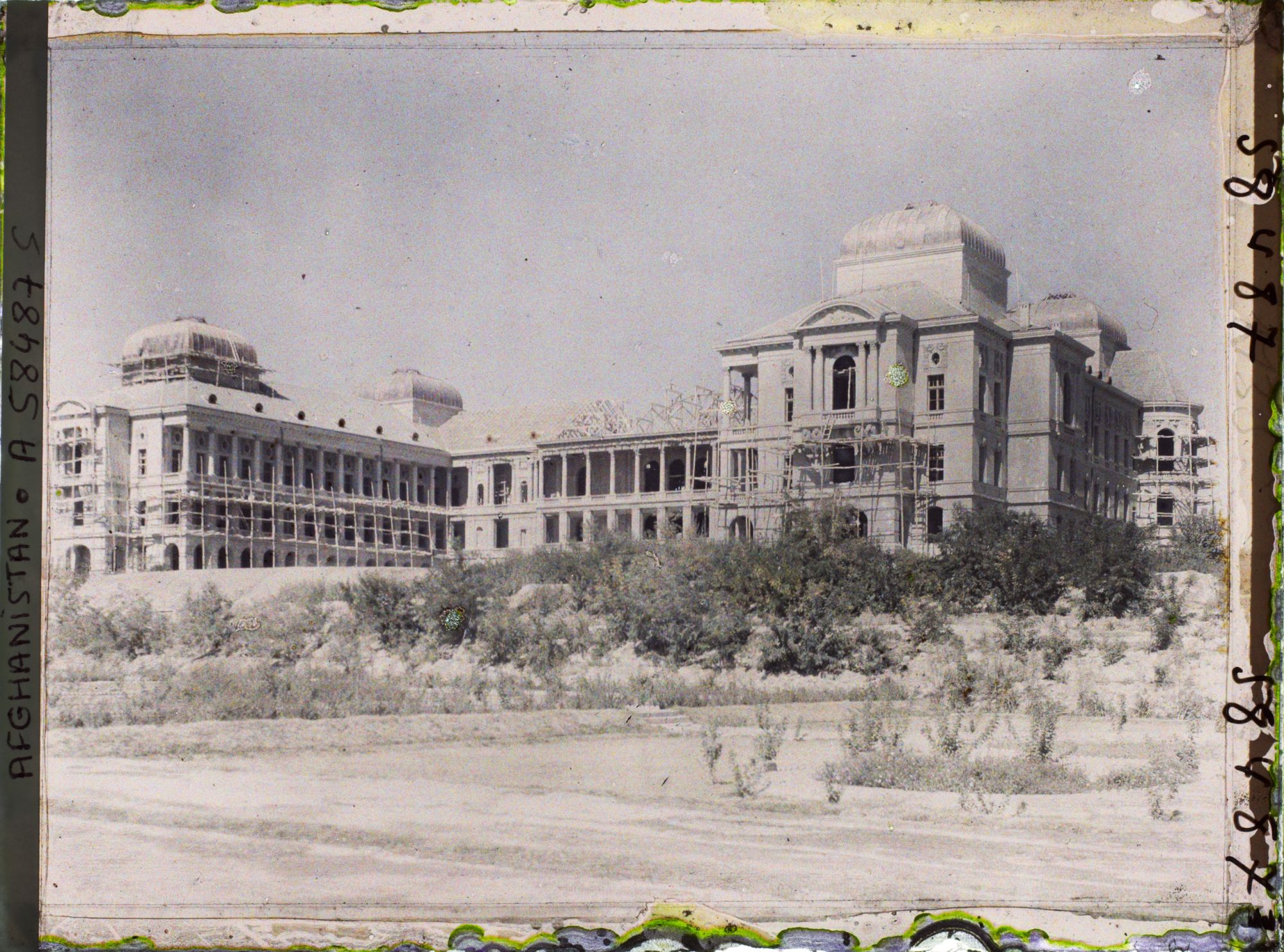 Image représentant Le Palais du gouvernement en construction