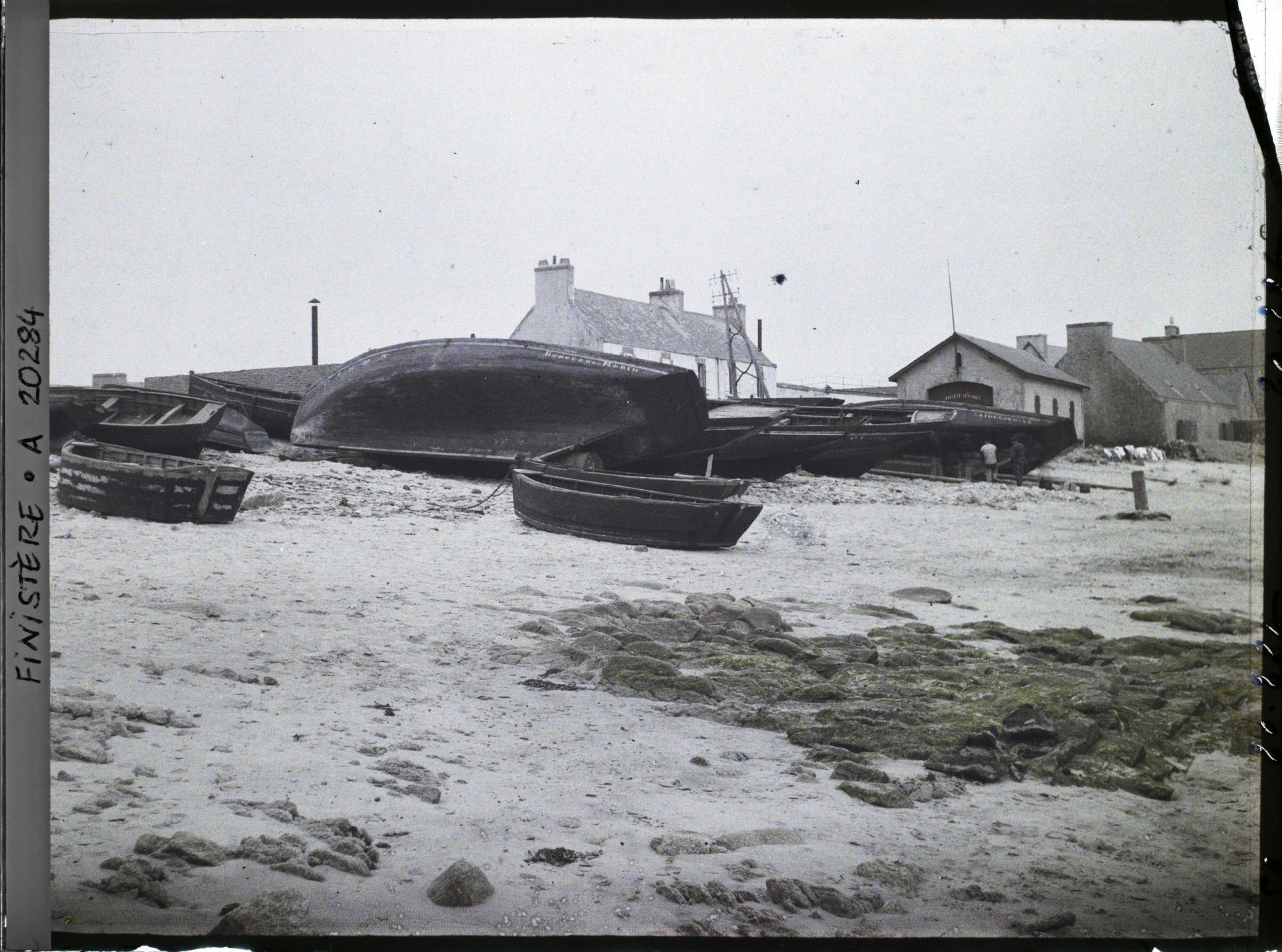 Image représentant Navires en réparation dans le port