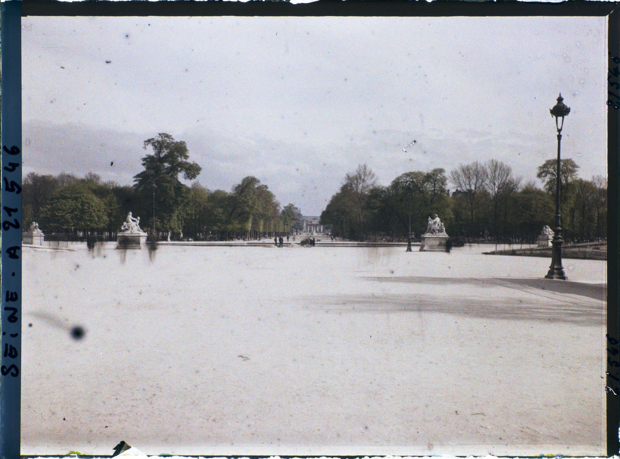 Image représentant Les Tuileries, allée centrale