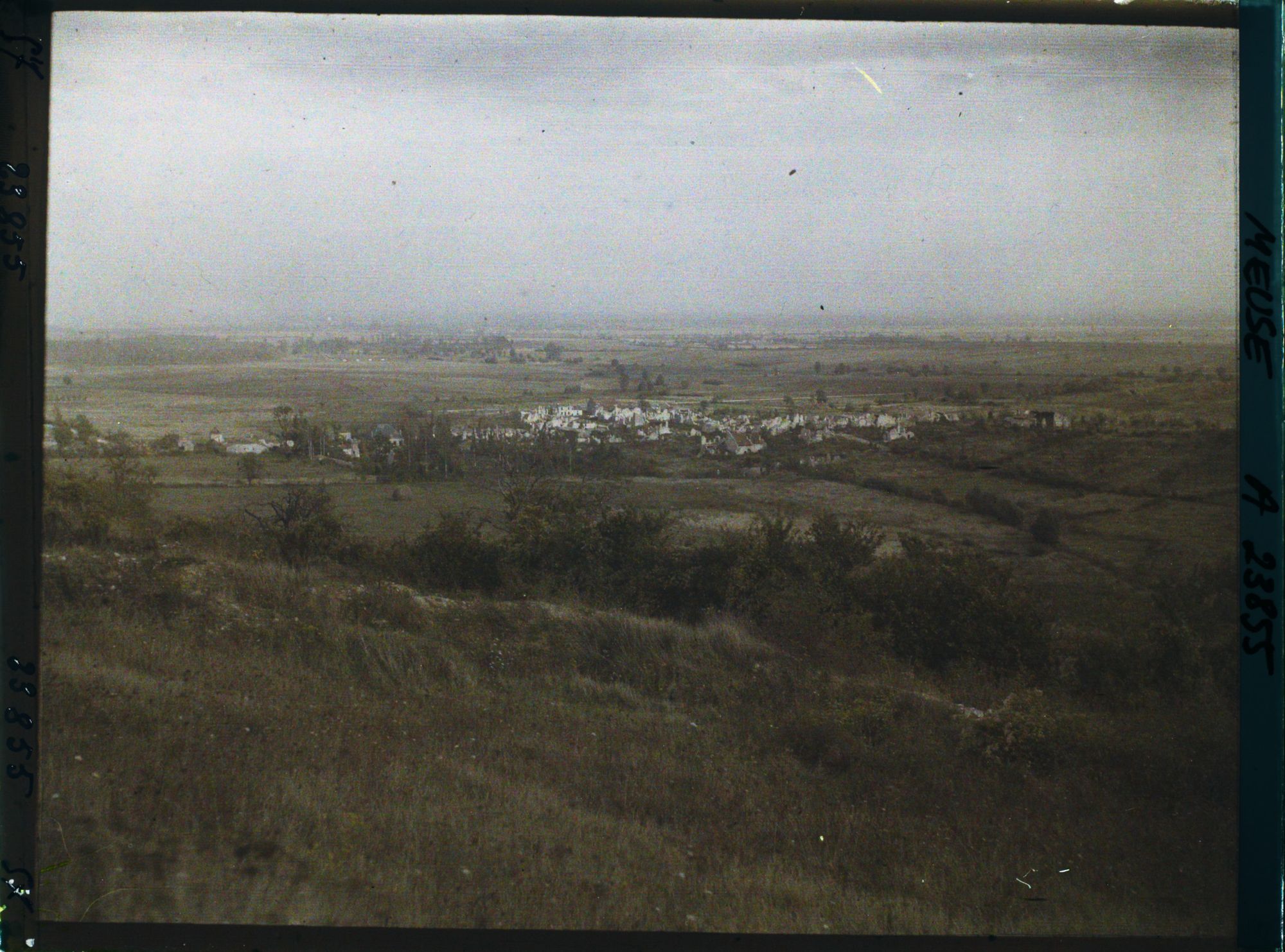Image représentant France, Eix, Le Village d'Eix et la plaine de la Woëvre vers l'Est