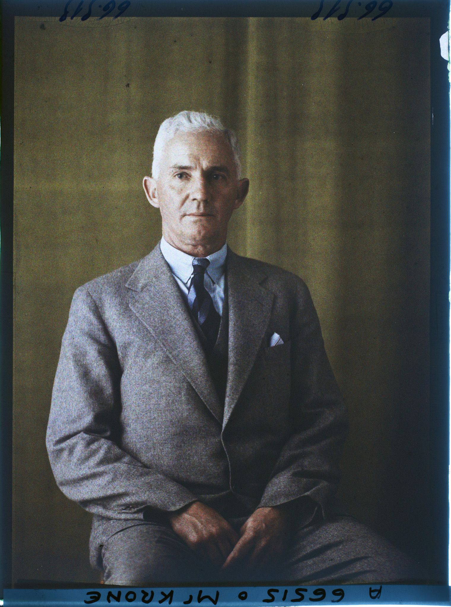 Image représentant https://musee-albert-kahn.s-museum.fr/home/NWQ2OTAwYzNmYjZlZTk1ZWQwODJmMjY4L2dlbmVyaWMtbm90aWNlLXRhYi9hdXRob3JpdHkvNjE3YTc5ZjVjZjhiODk2OGIzMzM3ZDIx/5d6900c3fb6ee95ed082f268/generic-notice-tab/authority/617a79ebcf8b8968b333708d Monsieur Krone