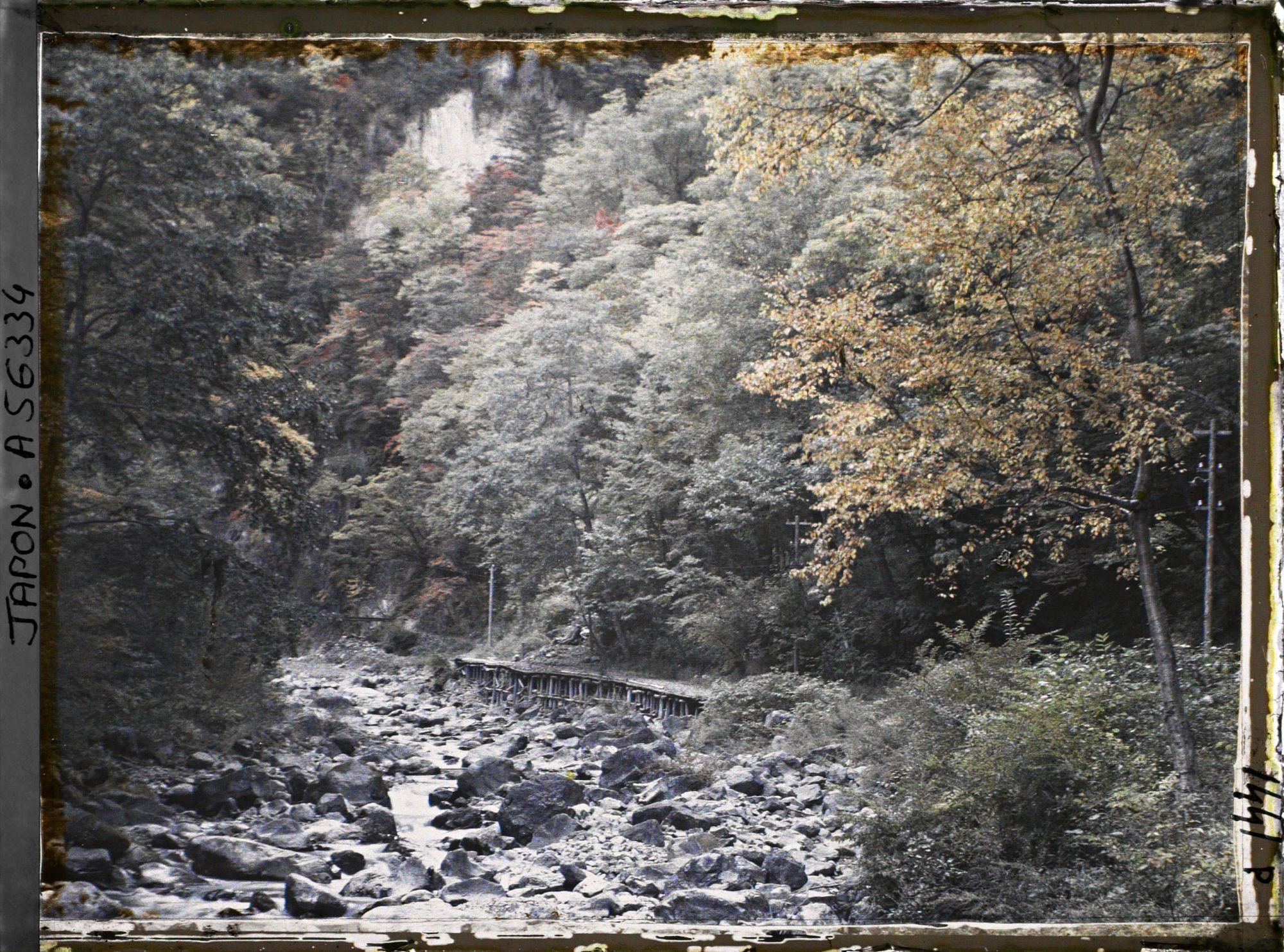 Image représentant La vallée de la Daiyagawa (rivière Daiya) entre Umagaeshi et le lac Chuzenji