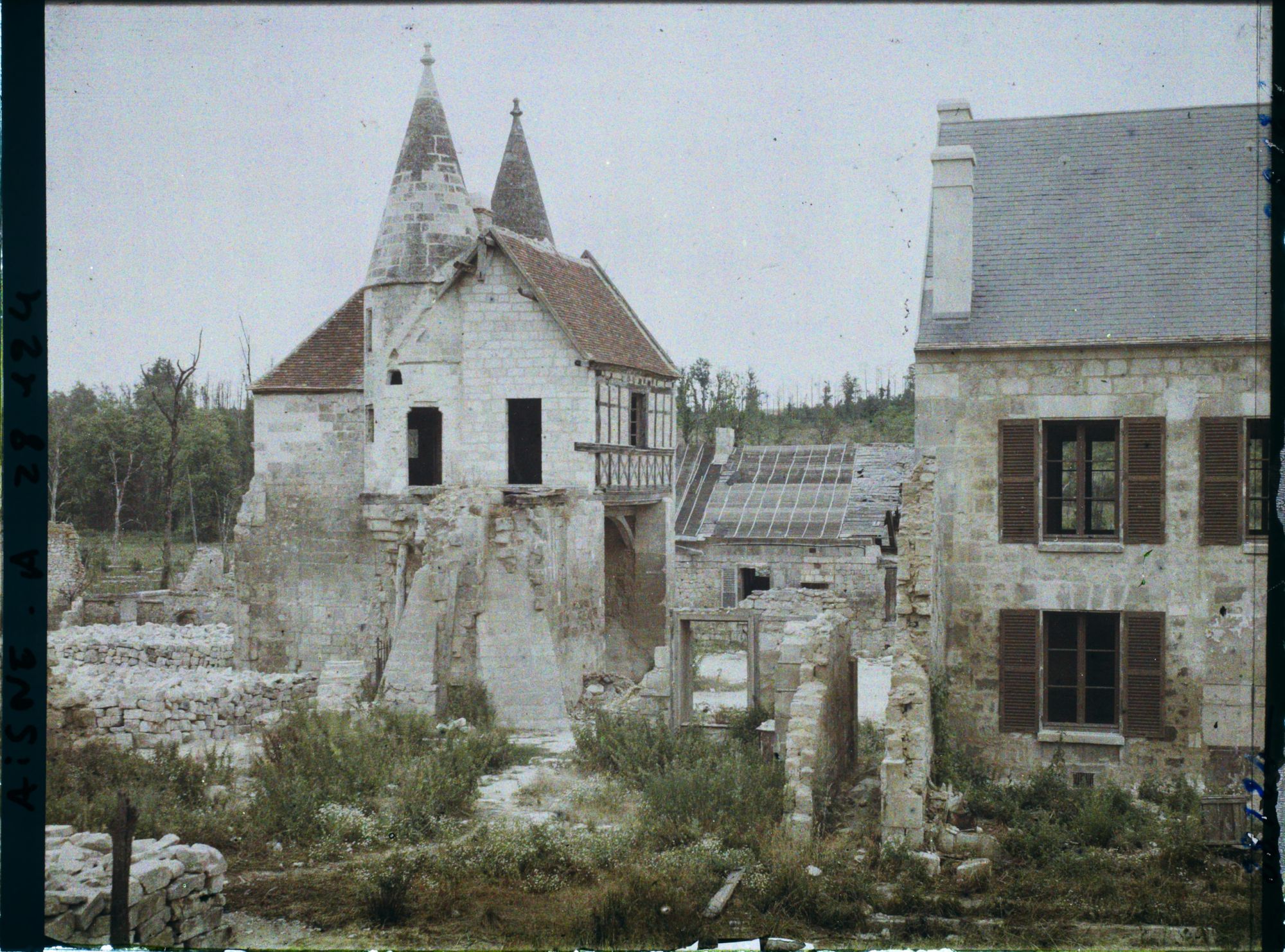Image représentant France, Longpont, Porte fortifiée de l'enceinte du Village