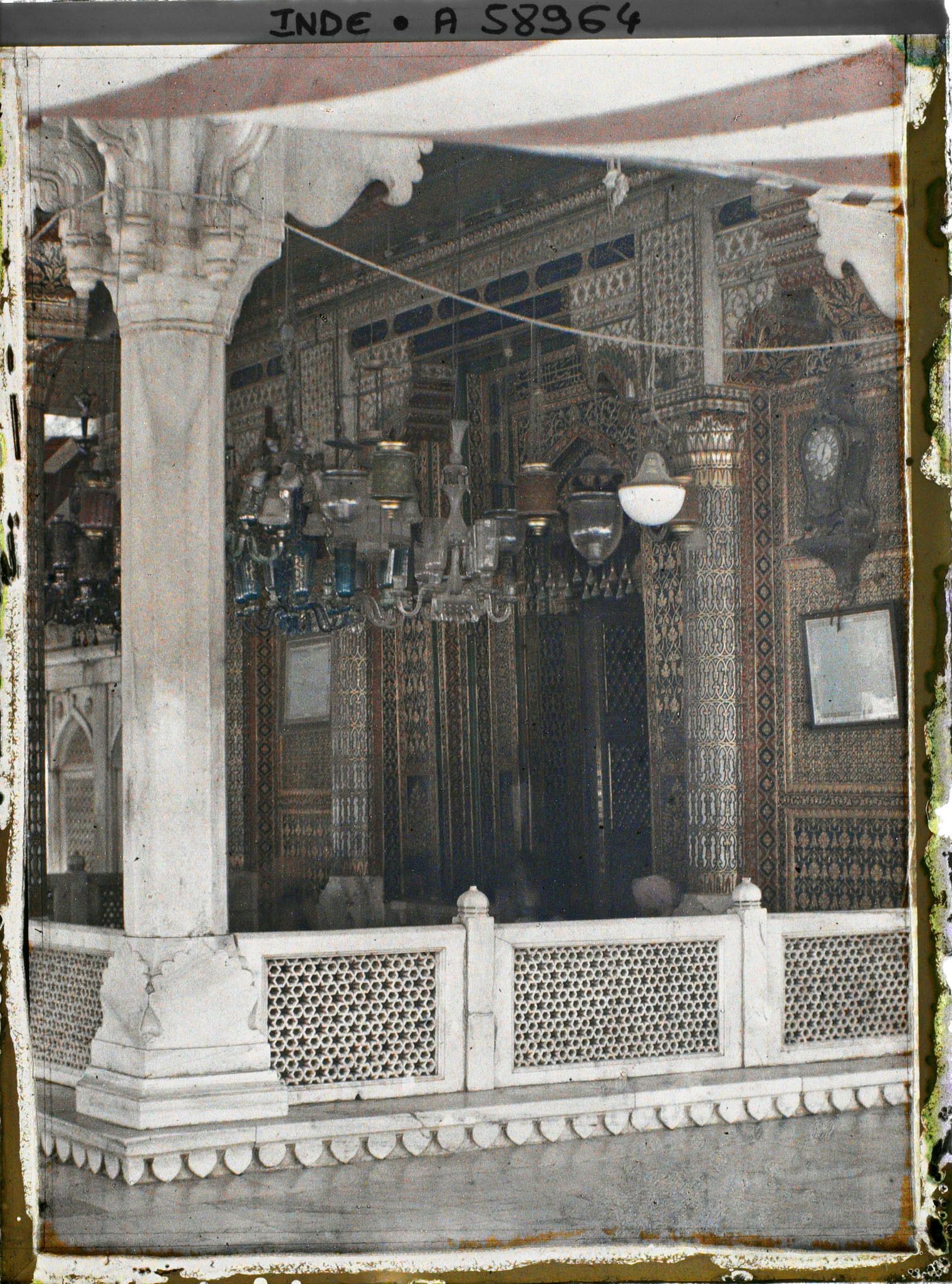 Image représentant Le Begami Dalaan, porche du mausolée de Khaja-ud-Din Chishti dans le dargâh Sharif