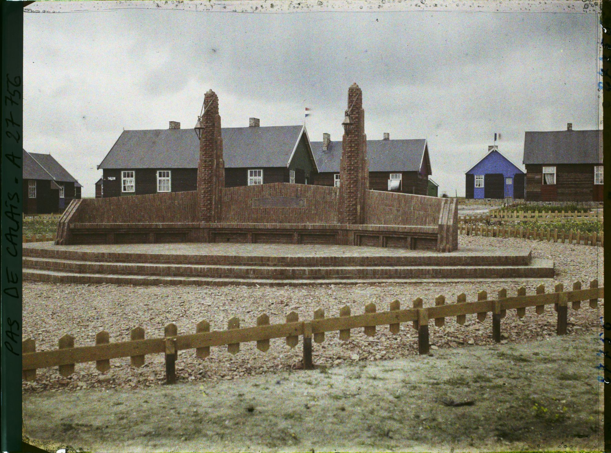Image représentant France, Lens, Village Hollandais, Monument de la remise du Village à la Ville