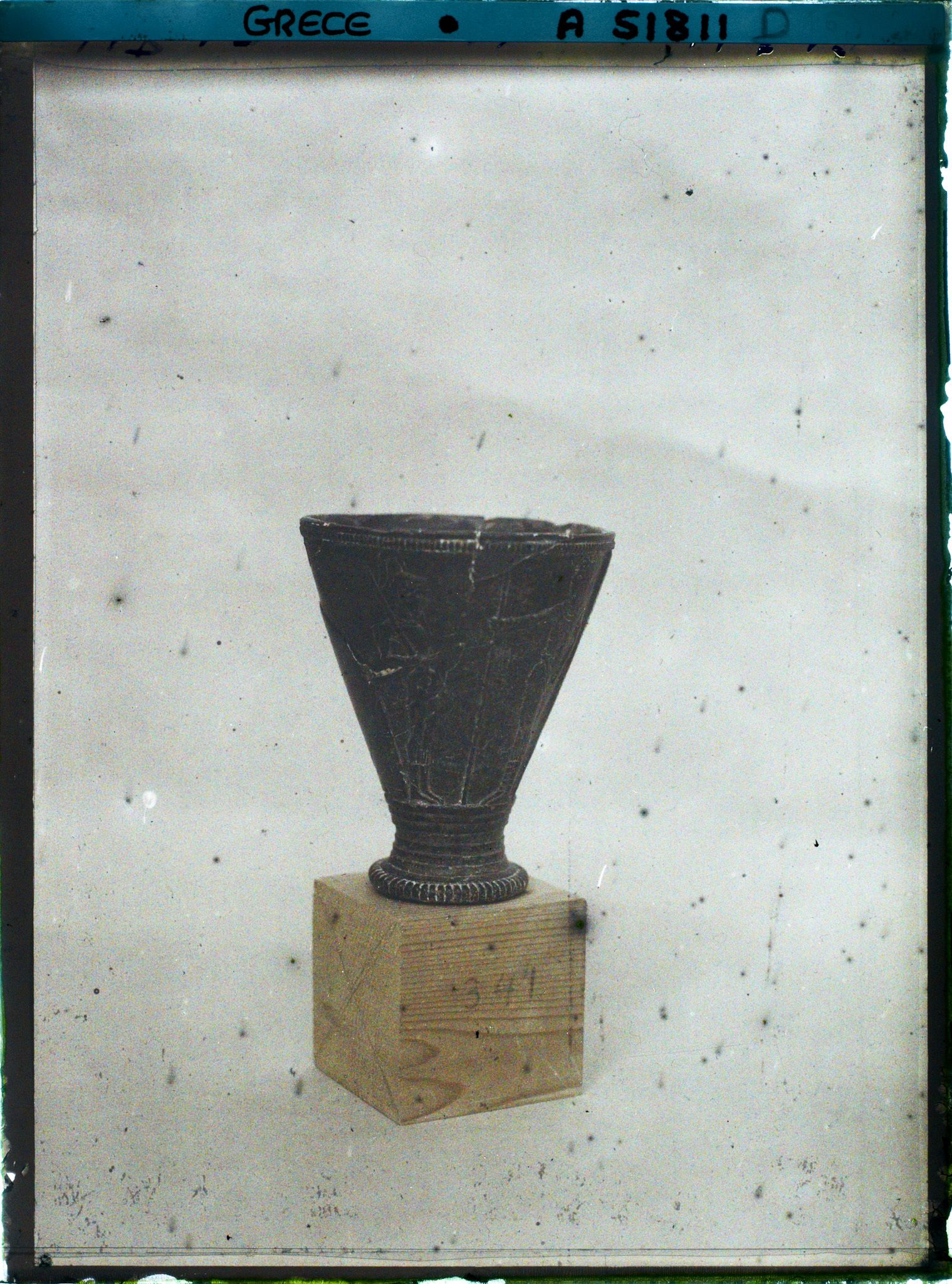 Image représentant Musée archéologique - "Vase du chef" : gobelet en stéatite provenant du site d'Haghia Triada