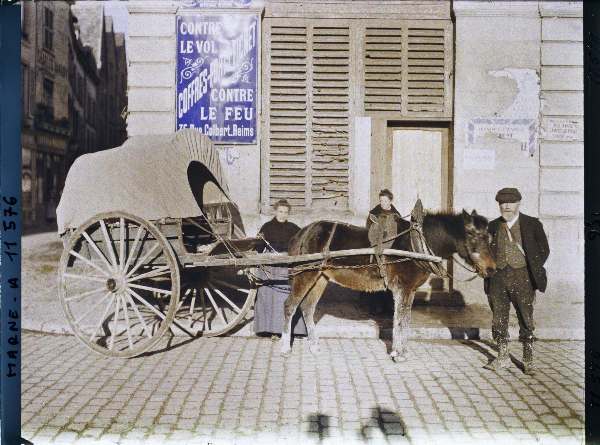 Image représentant France, Reims, Petit commerçant d'Hermonville venu au marché en voiture