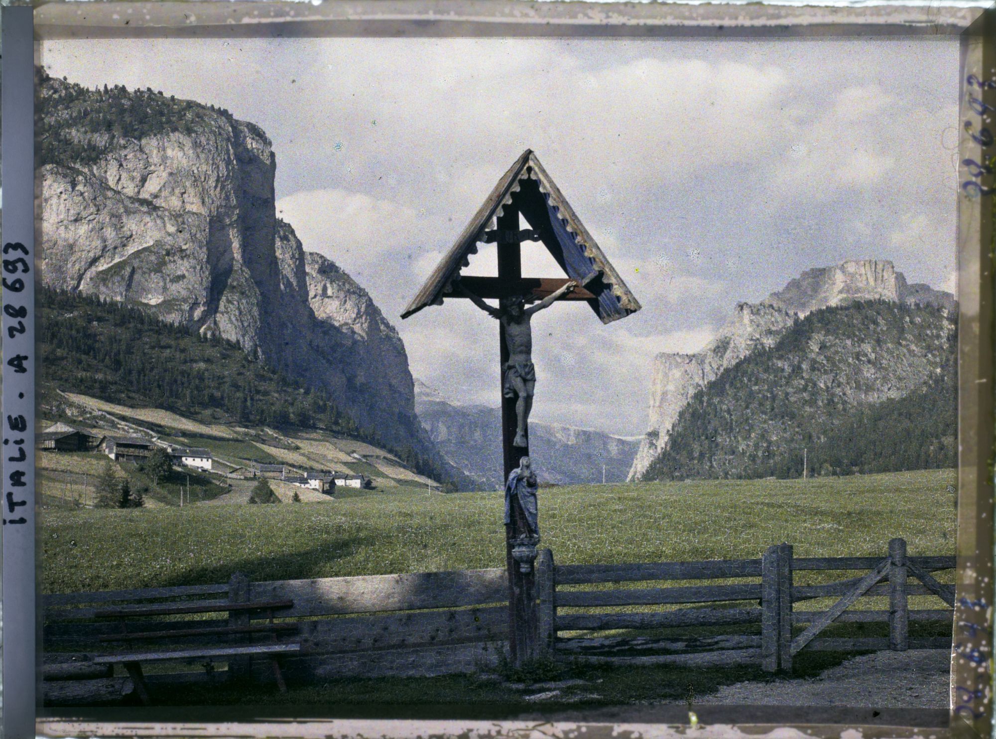 Image représentant Entrée de la Vallunga (Langental) ou Vallelunga (la longue vallée) sur les hauteurs du village