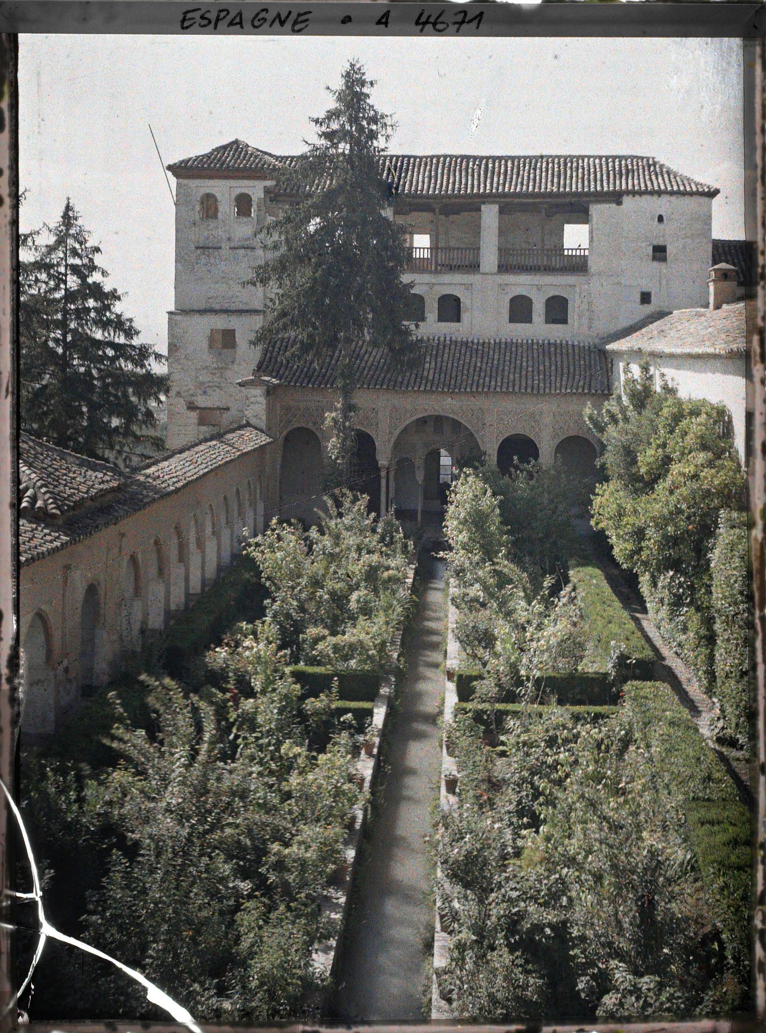 Image représentant Généralife : le patio de la Acequia (patio du Canal) depuis le balcon oriental