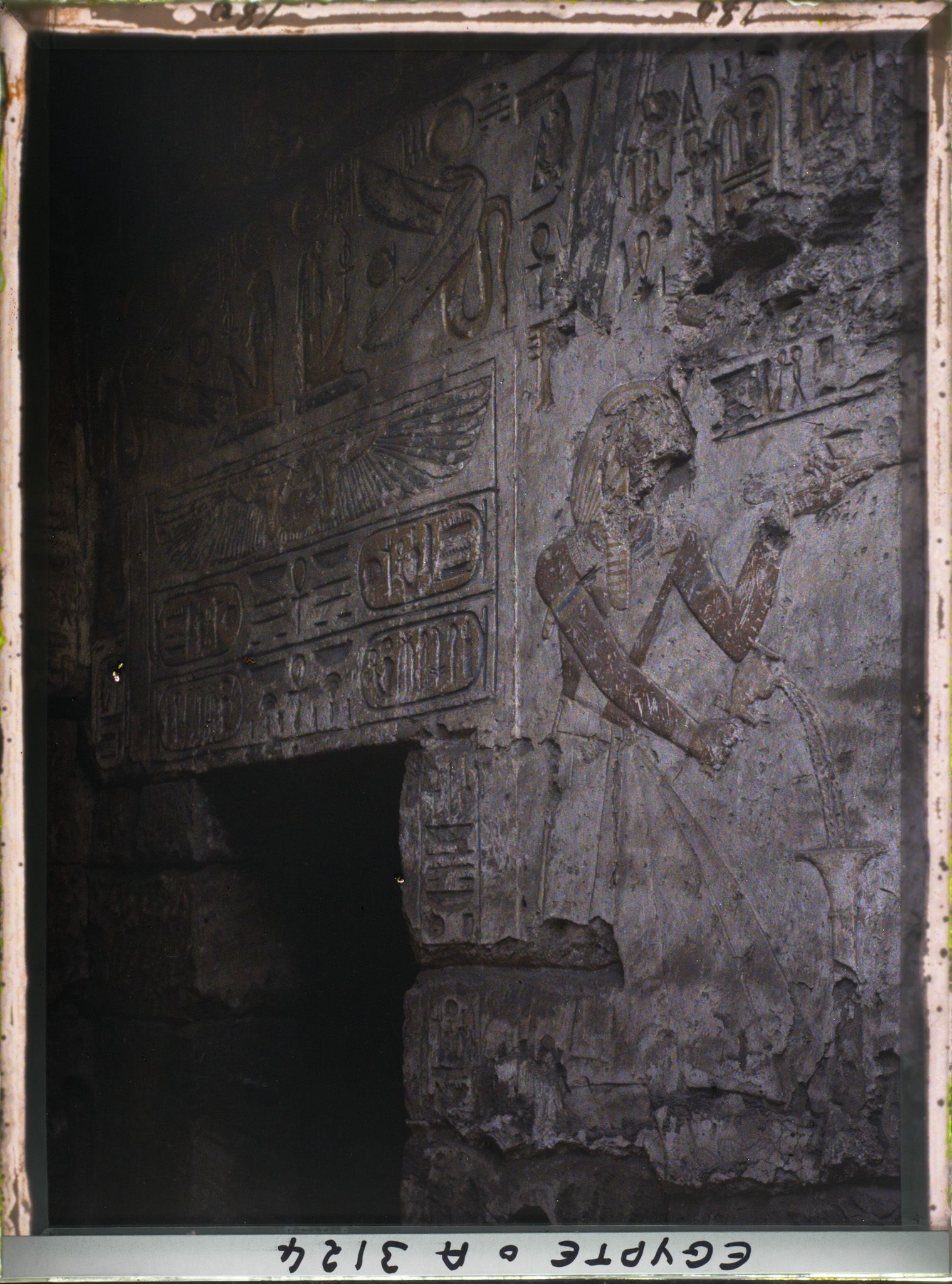 Image représentant Dessus de porte du Temple de Khonsou