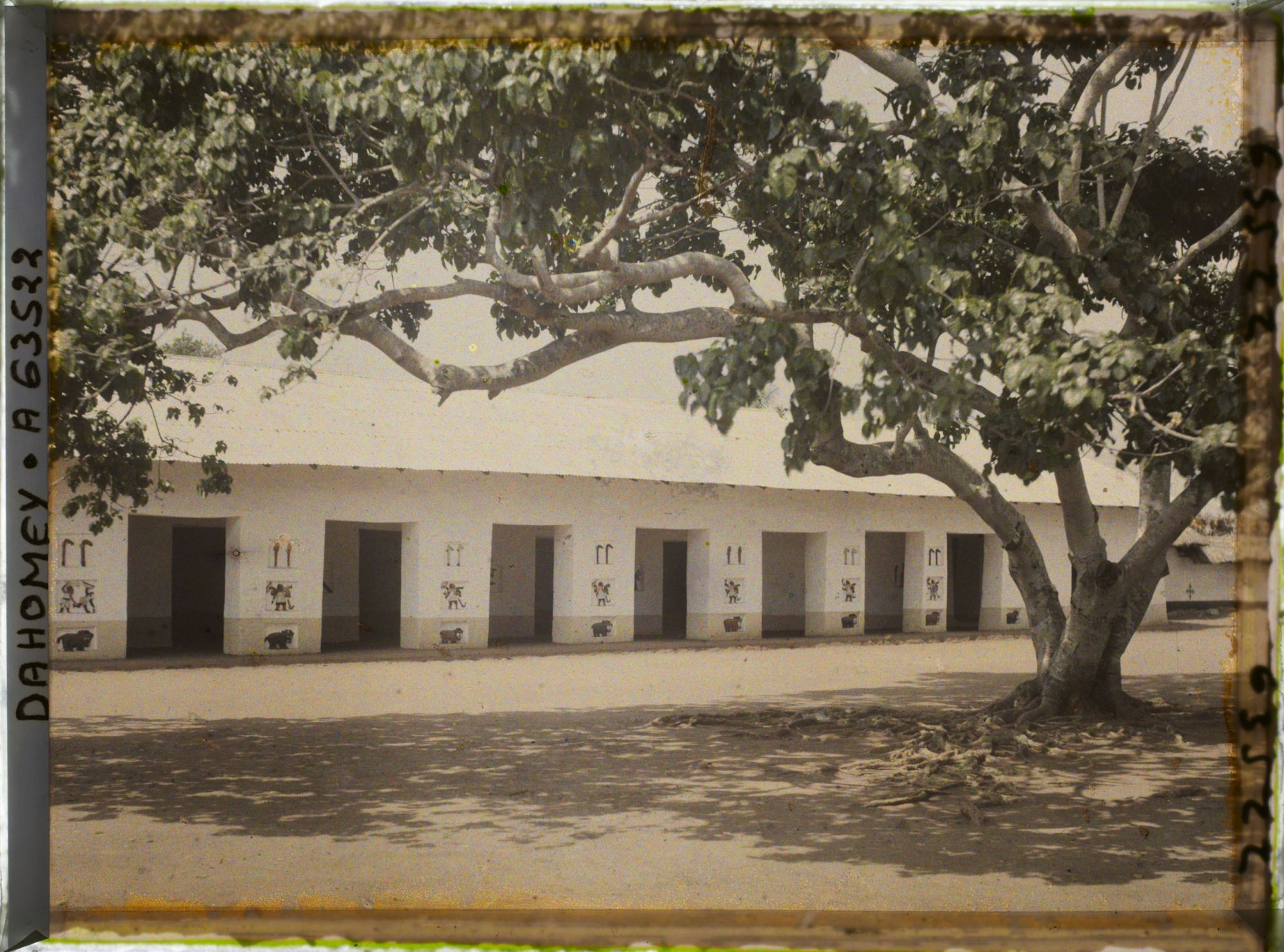Image représentant Bâtiment de réception (ajalala) dans la deuxième cour du palais de Guézo (jalalahennou)