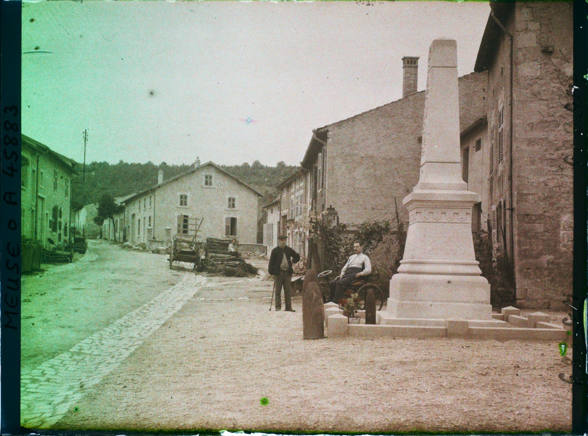Image représentant France, Billy-sous-les-côtes, Grande Rue et monument aux Morts
