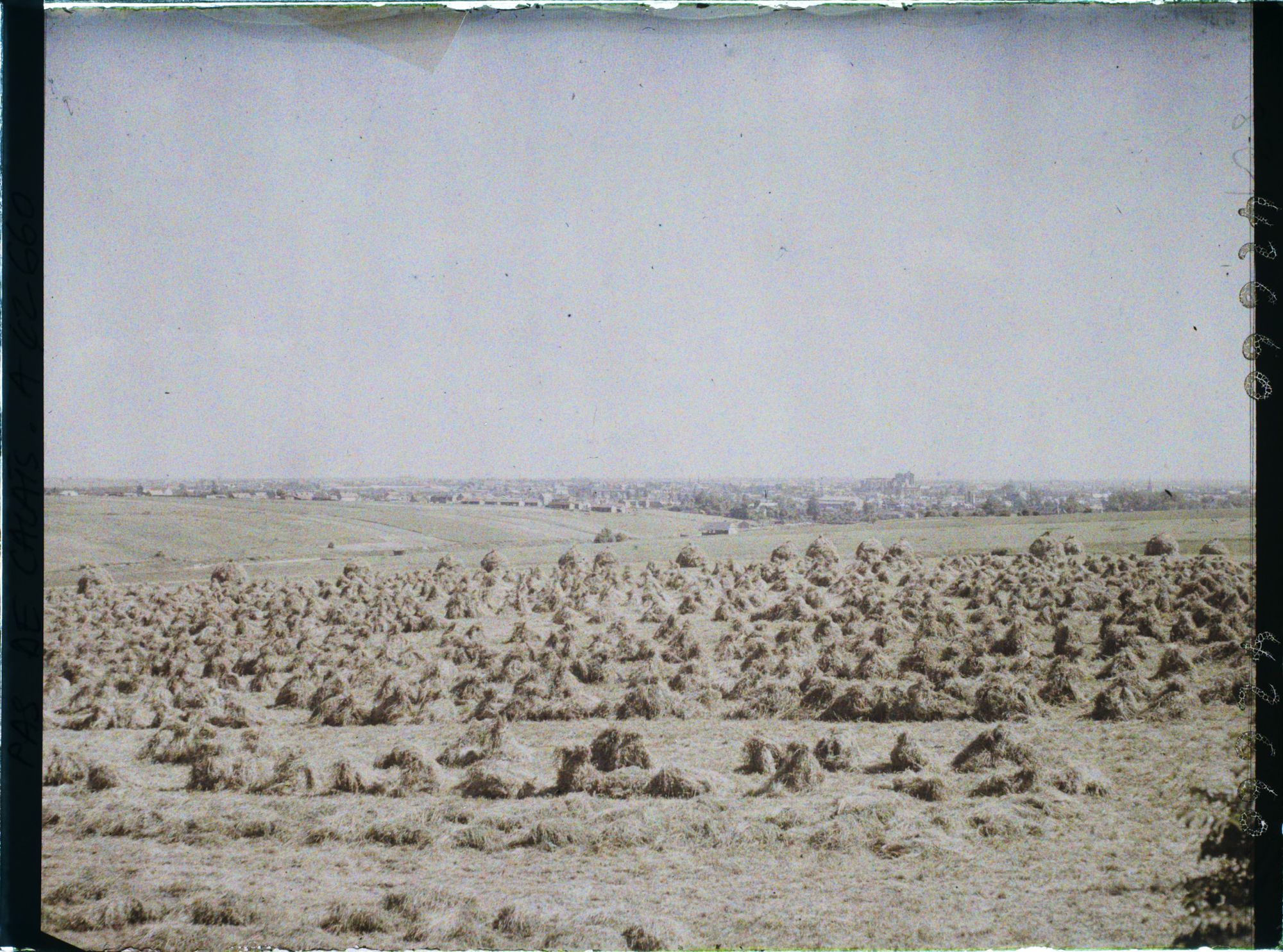 Image représentant France, Roclincourt, Vue panoramique d'Arras prise du Nord-Ouest