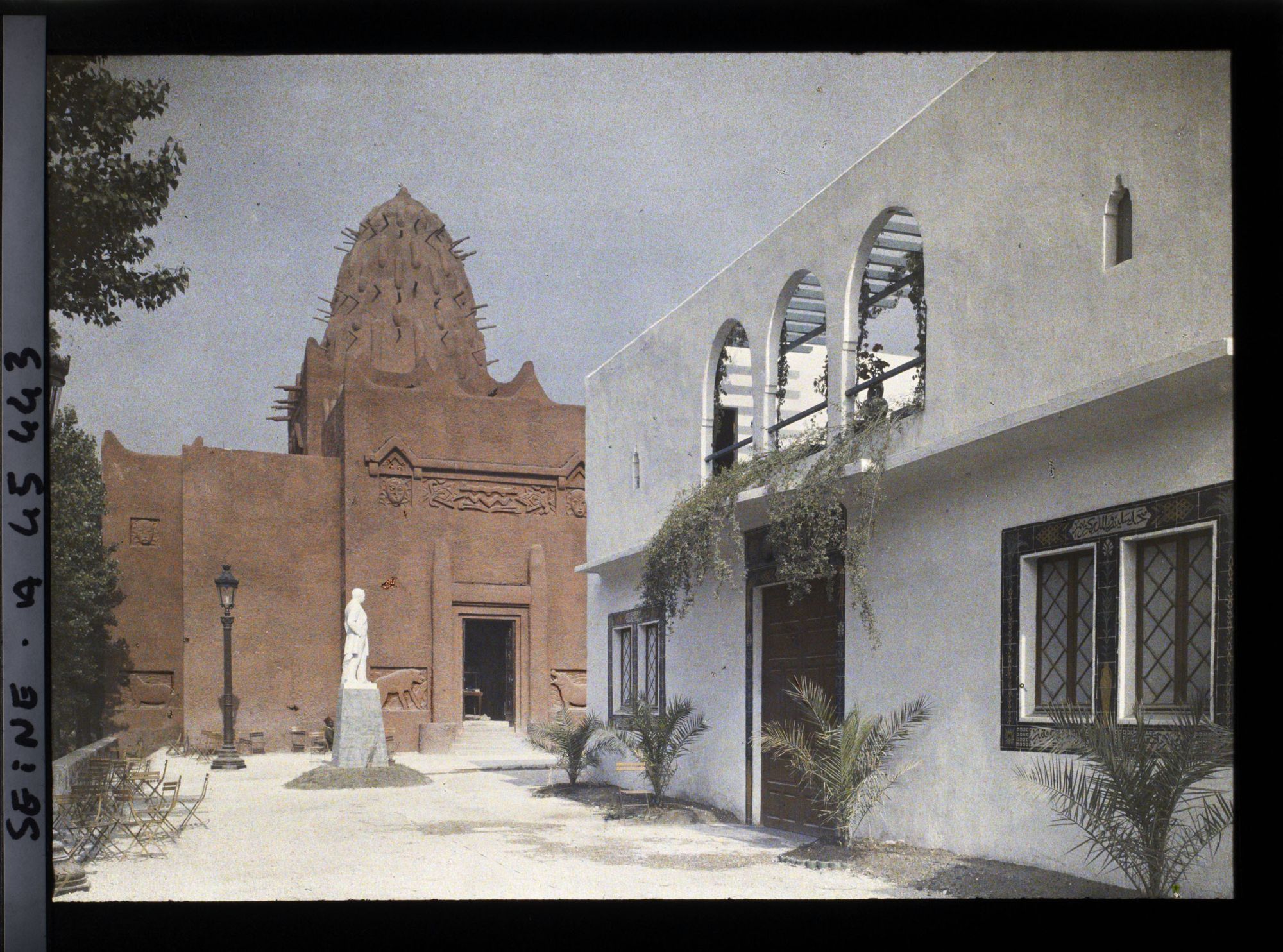 Image représentant L'Exposition des arts décoratifs, Pavillon de Tunisie et Pavillon de l'Afrique occidentale