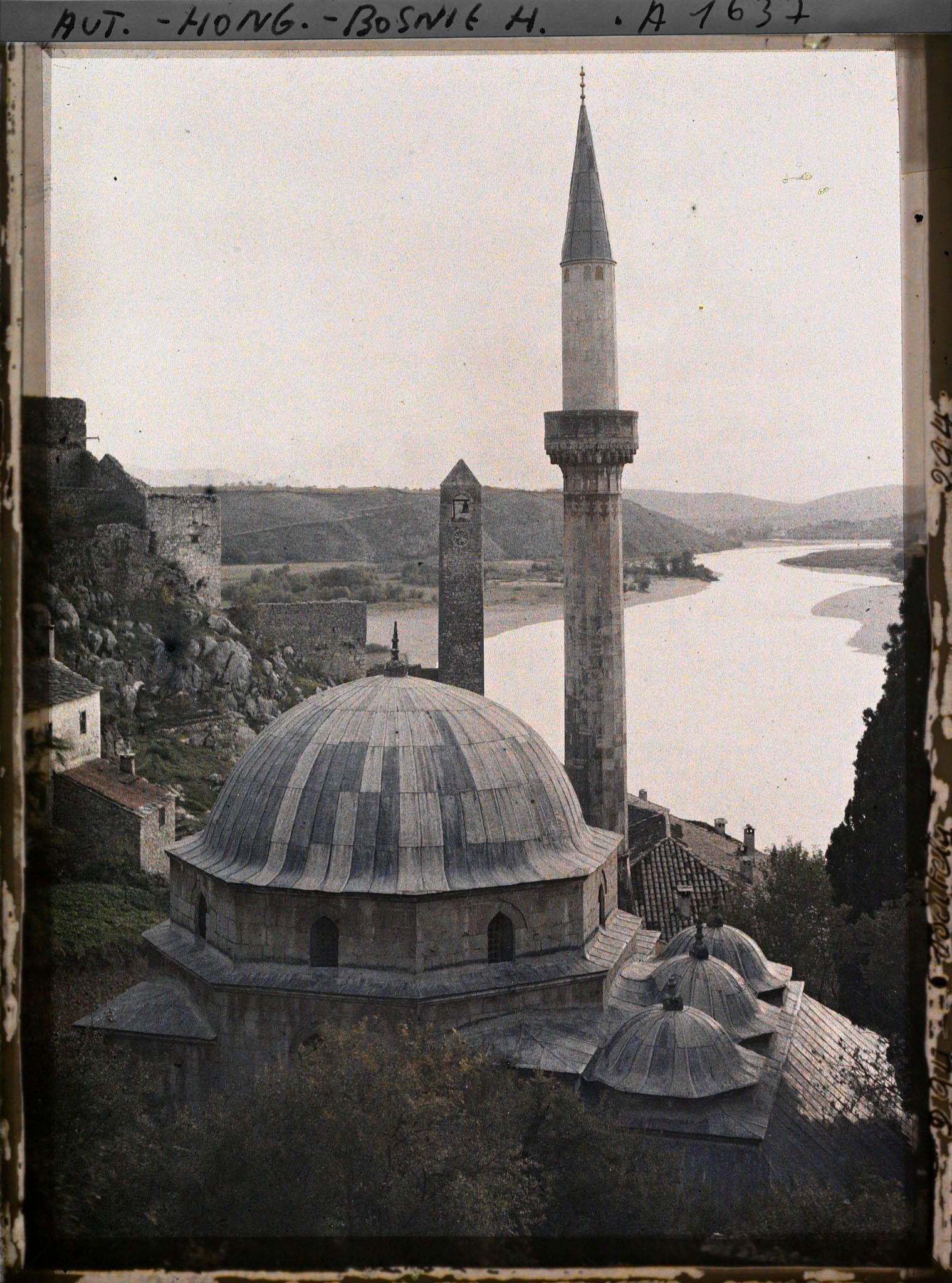 Image représentant Le minaret et la tour d'horloge