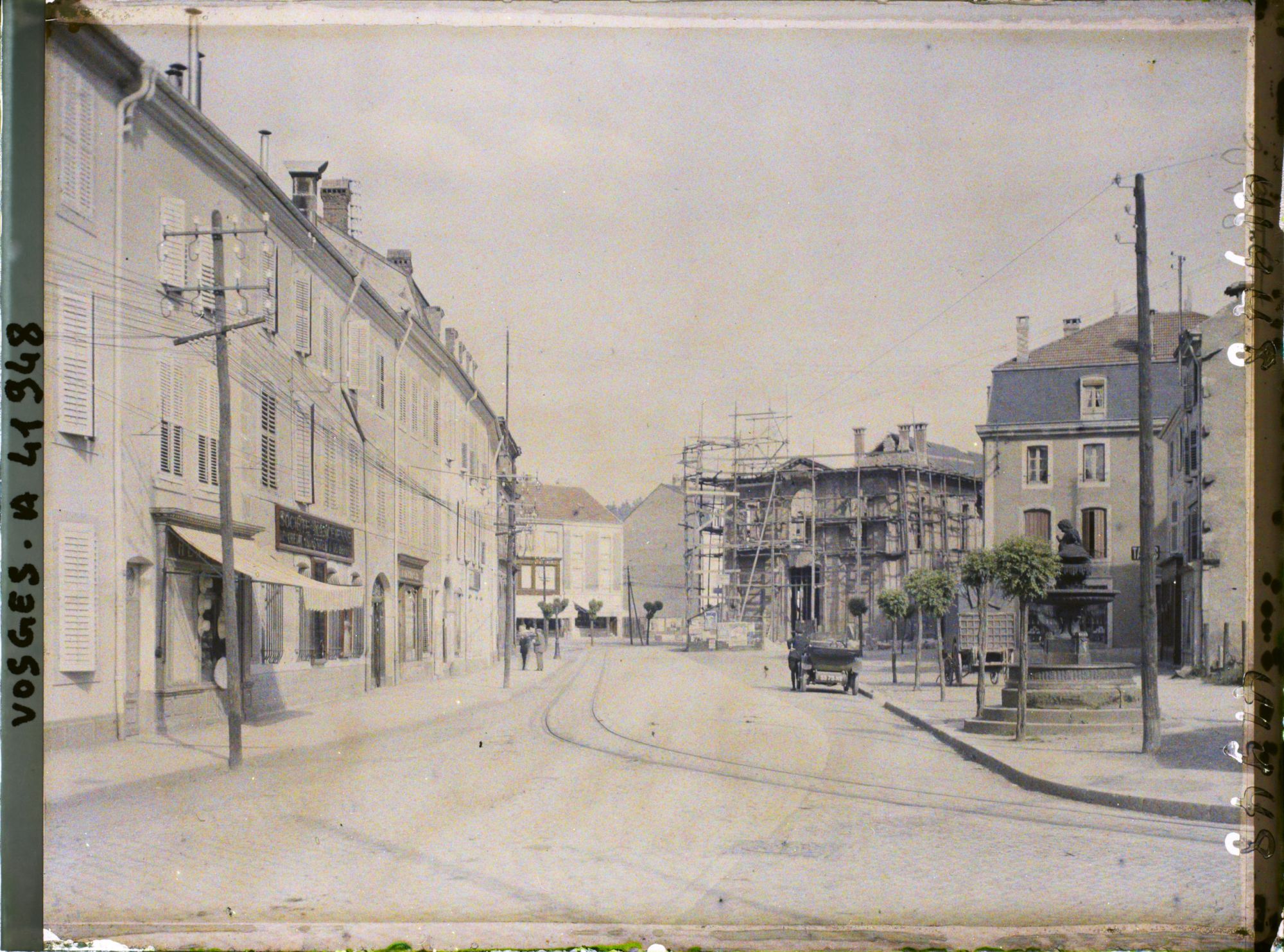 Image représentant France, Raon l'Etape, Rue Jules Ferry et les Halles en reconstruction