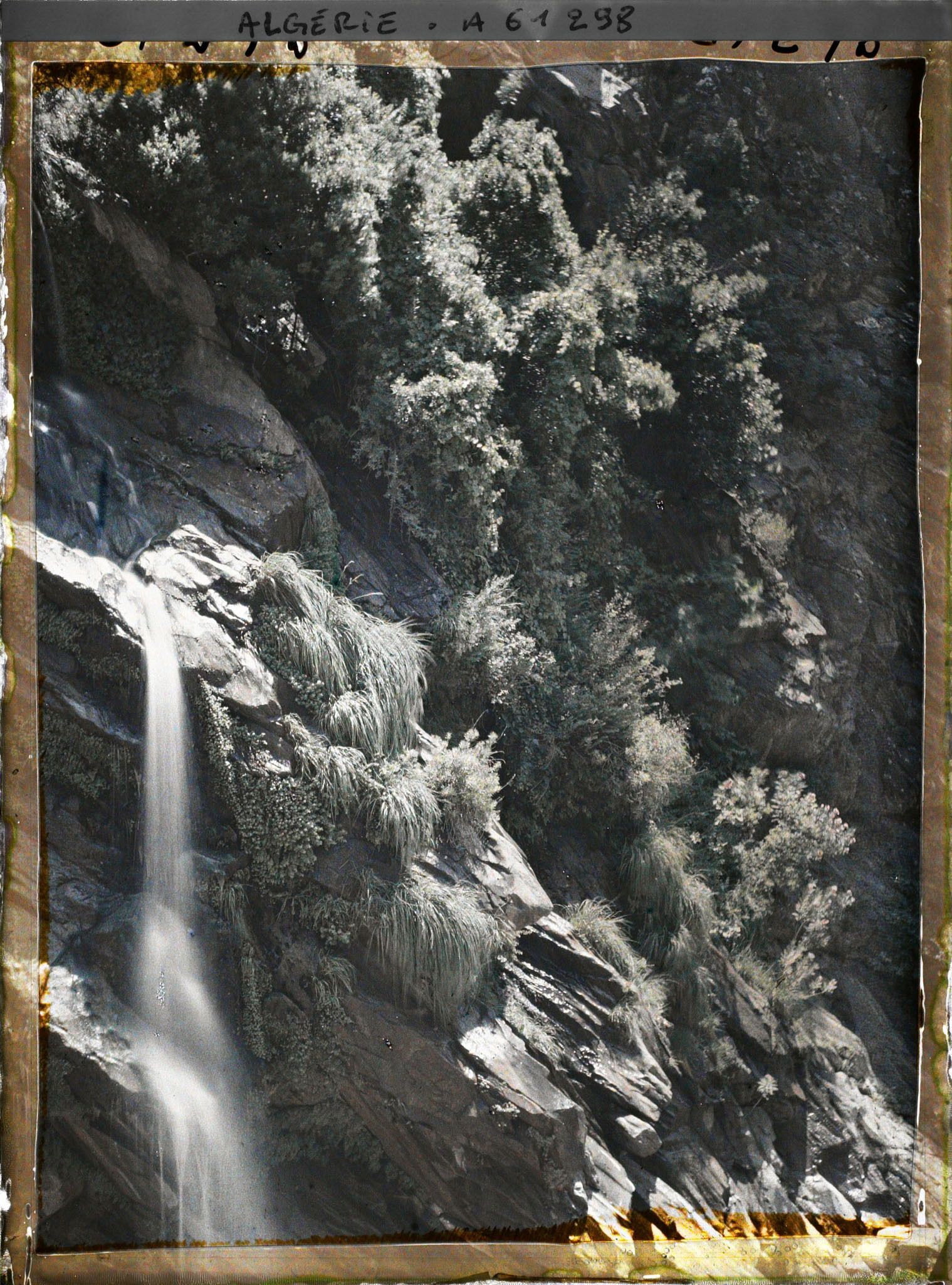 Image représentant Une cascade dans les gorges