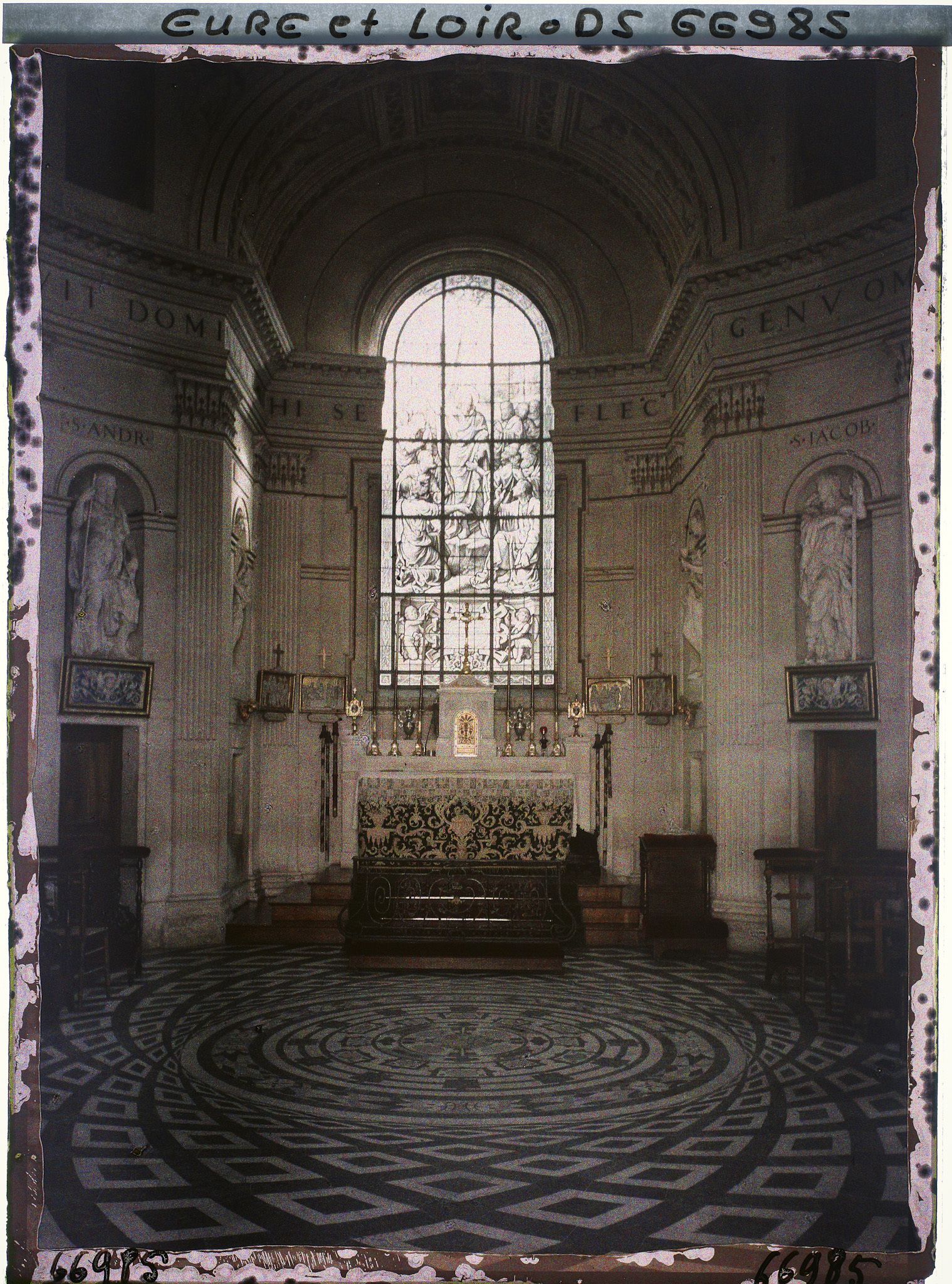 Image représentant Le maitre-autel de la chapelle du château