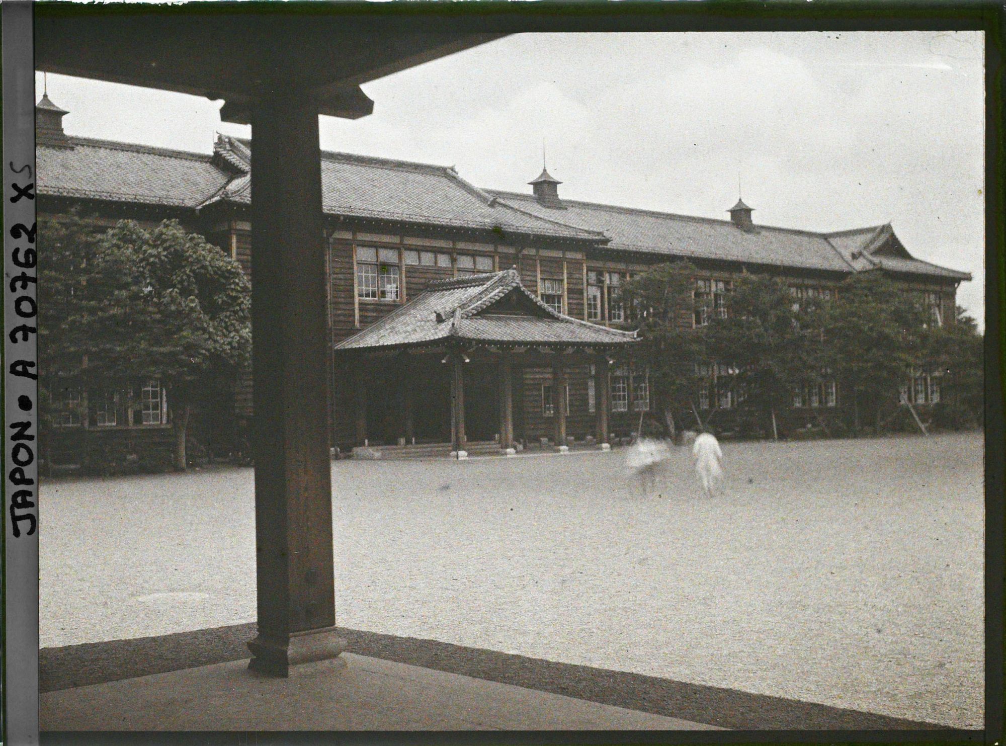 Image représentant Ecole d'Aoyama ou bien école Gakushuin réservée à l'aristocratie (?)