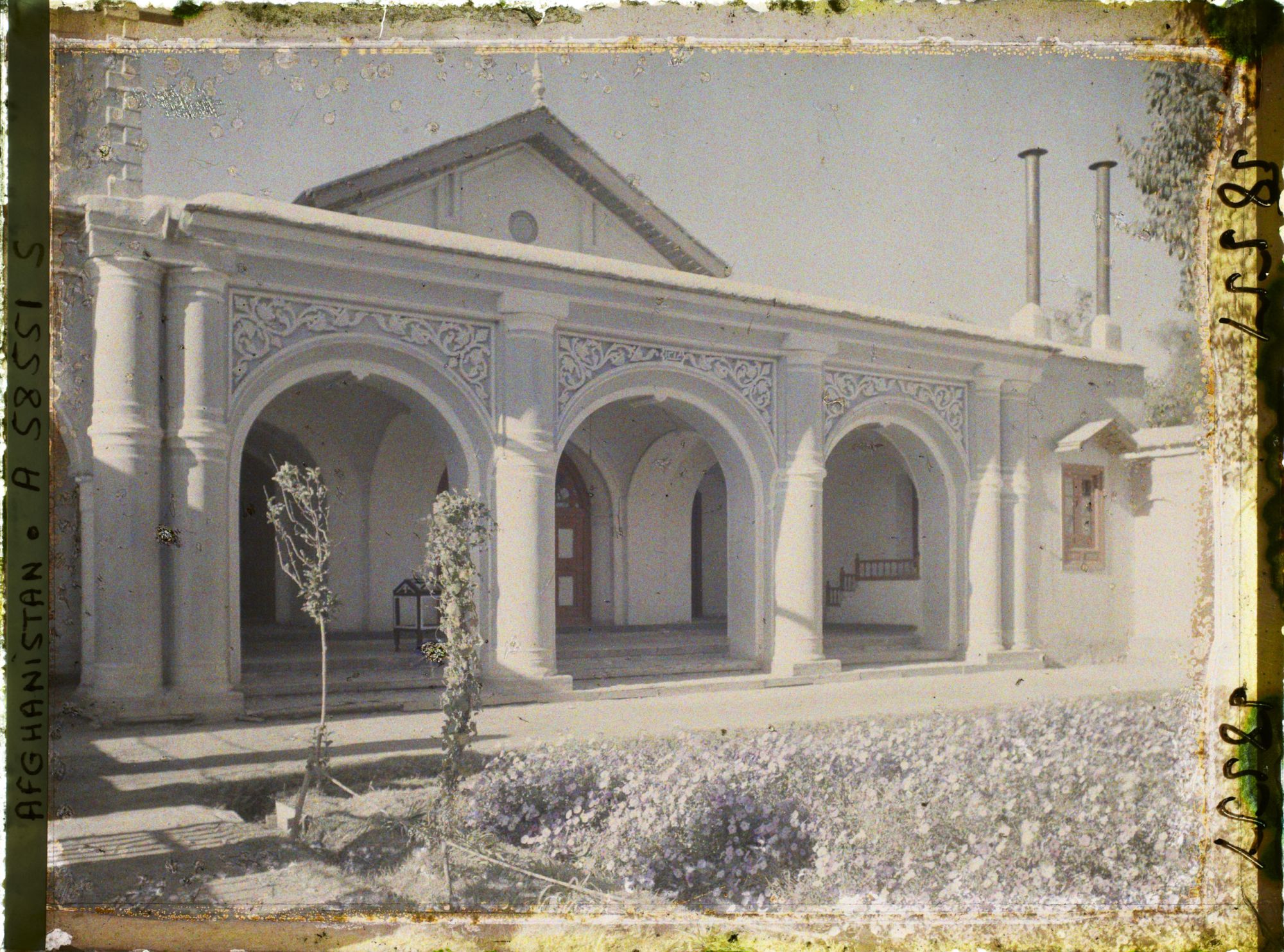 Image représentant Loggia d'un petit palais appelé Bobo Jan's dans le Gulistan Serai ("jardin des roses") ou Boston Serail