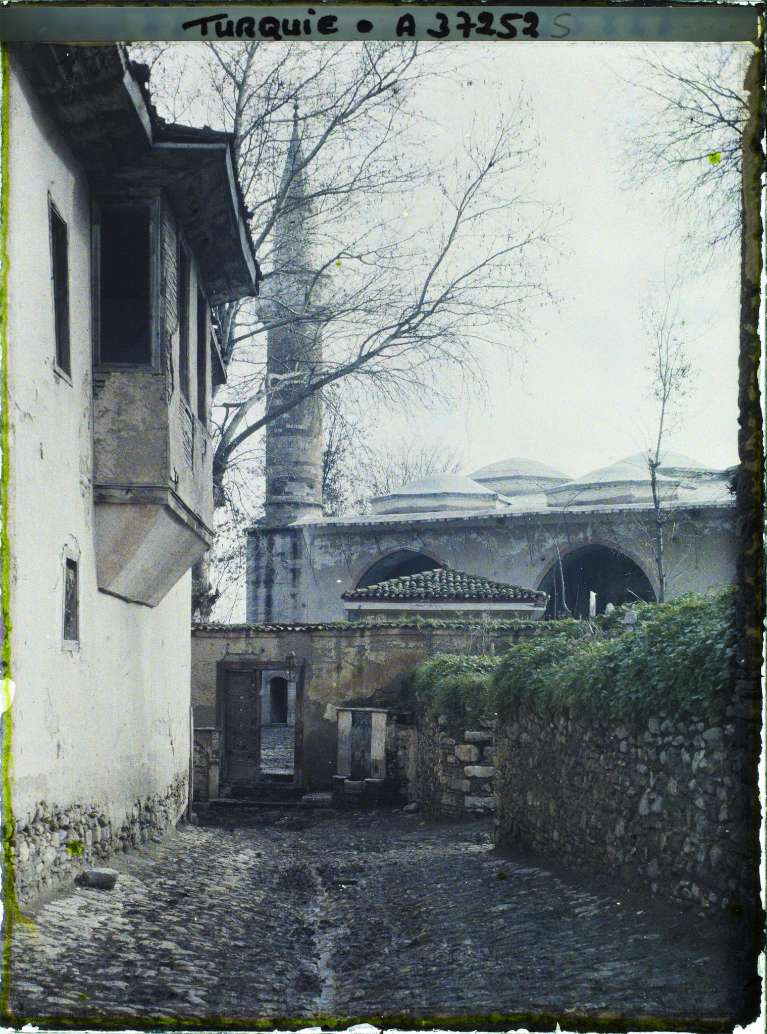 Image représentant Seyh Sinan Camii, petite mosquée du XIVe s., épargnée