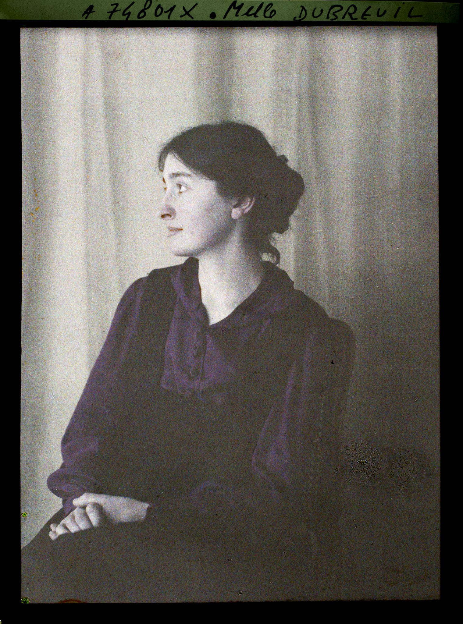 Image représentant https://musee-albert-kahn.s-museum.fr/home/NWQ2OTAwYzNmYjZlZTk1ZWQwODJmMjY4L2dlbmVyaWMtbm90aWNlLXRhYi9hdXRob3JpdHkvNjE3YTc5ZjVjZjhiODk2OGIzMzM3ZDIx/5d6900c3fb6ee95ed082f268/generic-notice-tab/authority/617a79ebcf8b8968b3336be8 Mademoiselle Dubreuilh