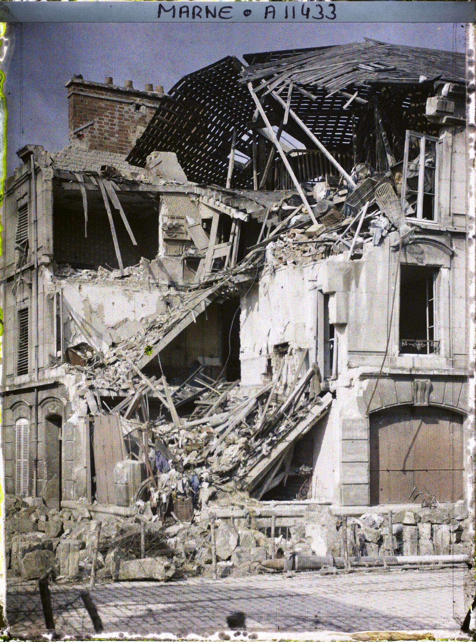 Image représentant Maison partiellement détruite pendant un bombardement, rue de Cernay