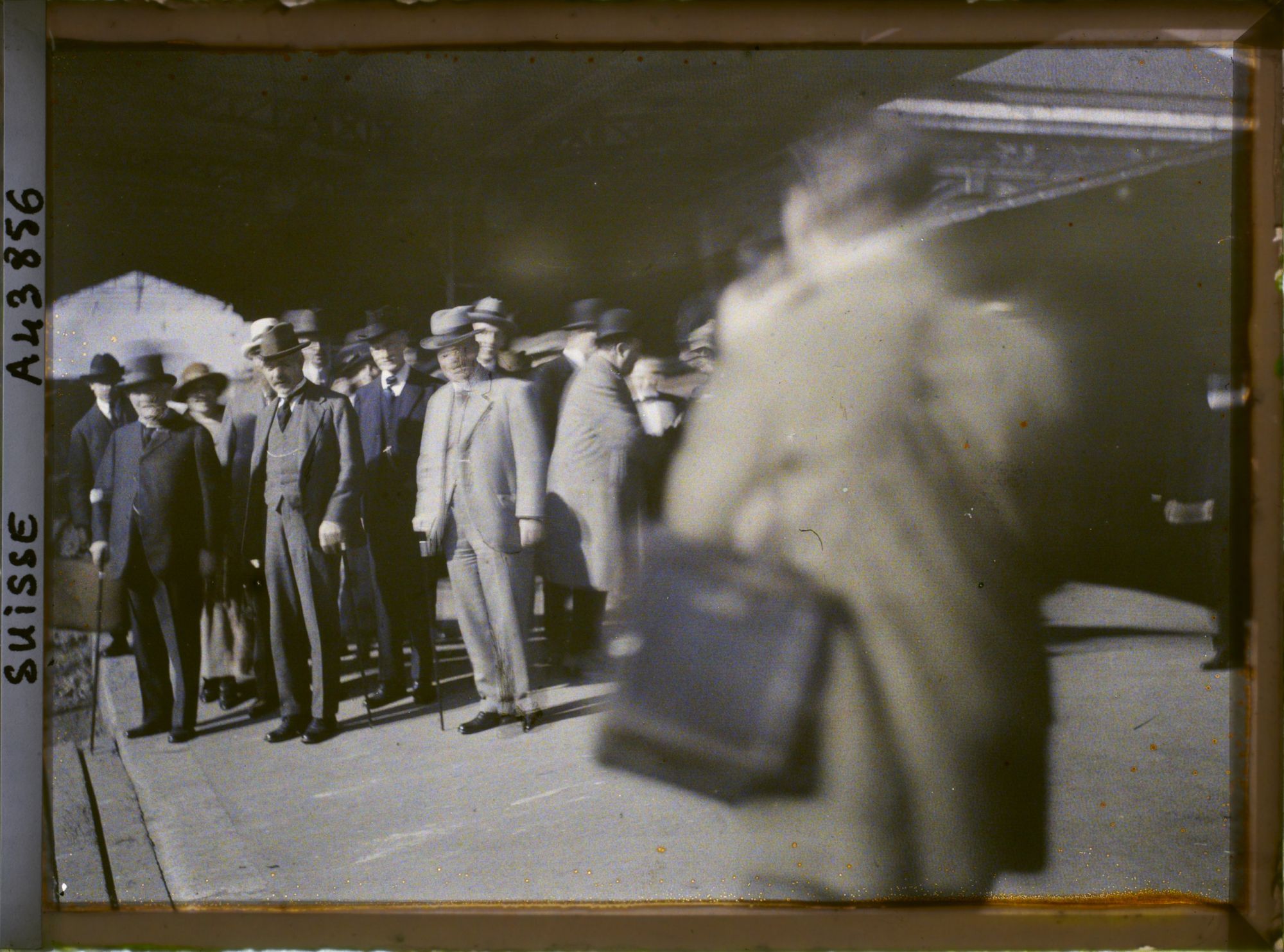 Image représentant Cinquième assemblée annuelle de la Société des Nations (SDN) à Genève. L'arrivée de M. MacDonald à la gare