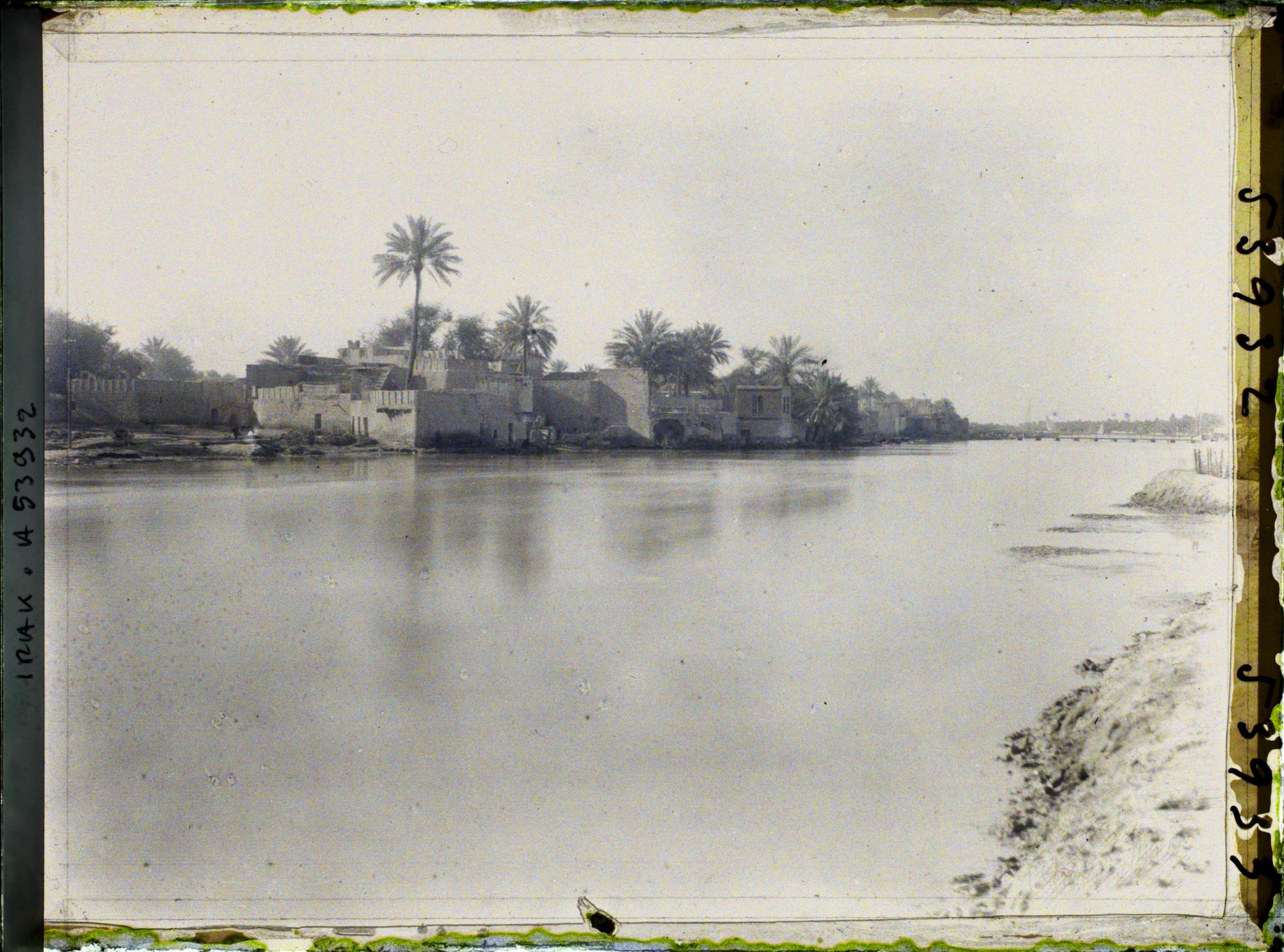 Image représentant Le Chatt Al-Hillah, l'une des branches de l'Euphrate