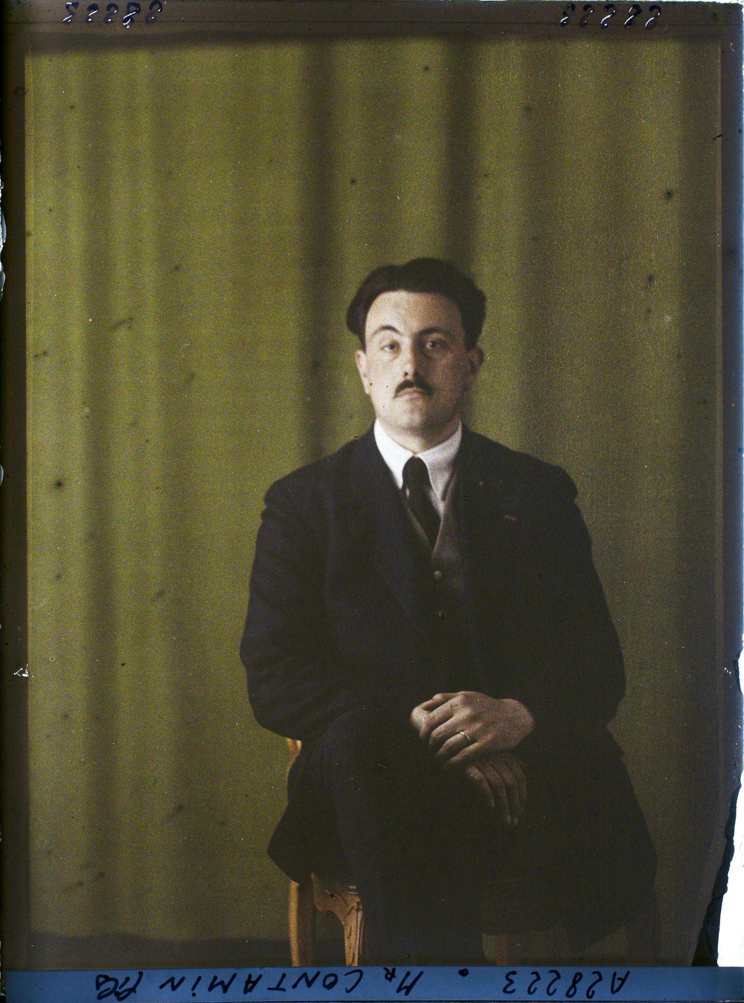 Image représentant https://musee-albert-kahn.s-museum.fr/home/NWQ2OTAwYzNmYjZlZTk1ZWQwODJmMjY4L2dlbmVyaWMtbm90aWNlLXRhYi9hdXRob3JpdHkvNjE3YTc5ZjVjZjhiODk2OGIzMzM3ZDIx/5d6900c3fb6ee95ed082f268/generic-notice-tab/authority/617a79ebcf8b8968b3336afa Monsieur Contamin fils