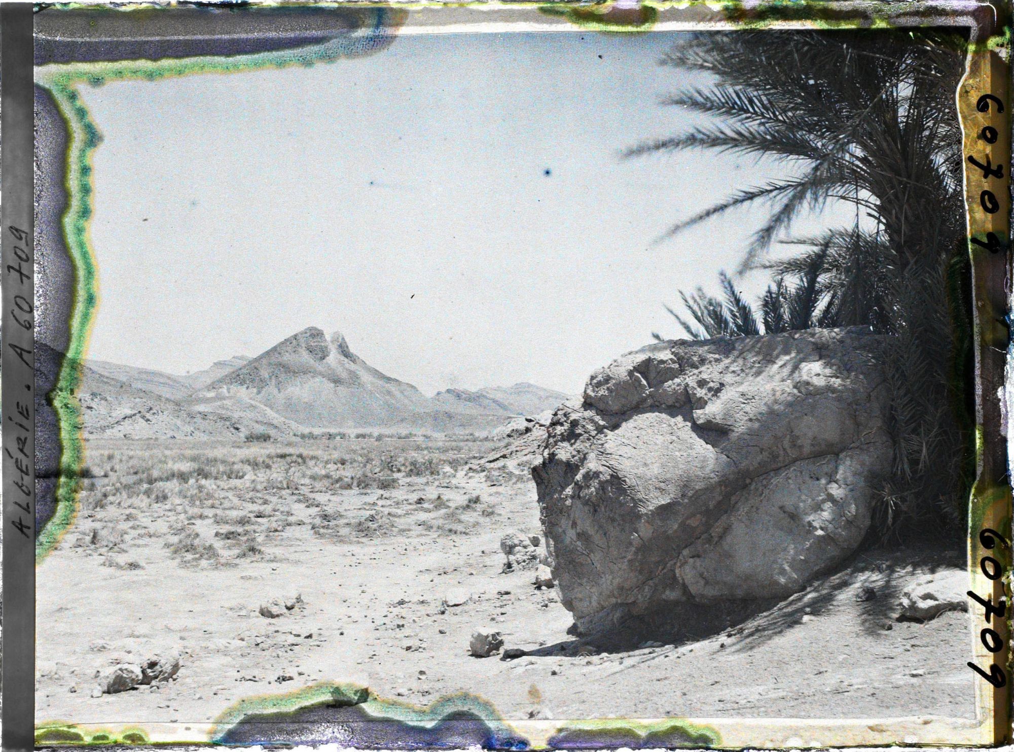 Image représentant Les environs du lac avec au fond, les pitons de marne verte