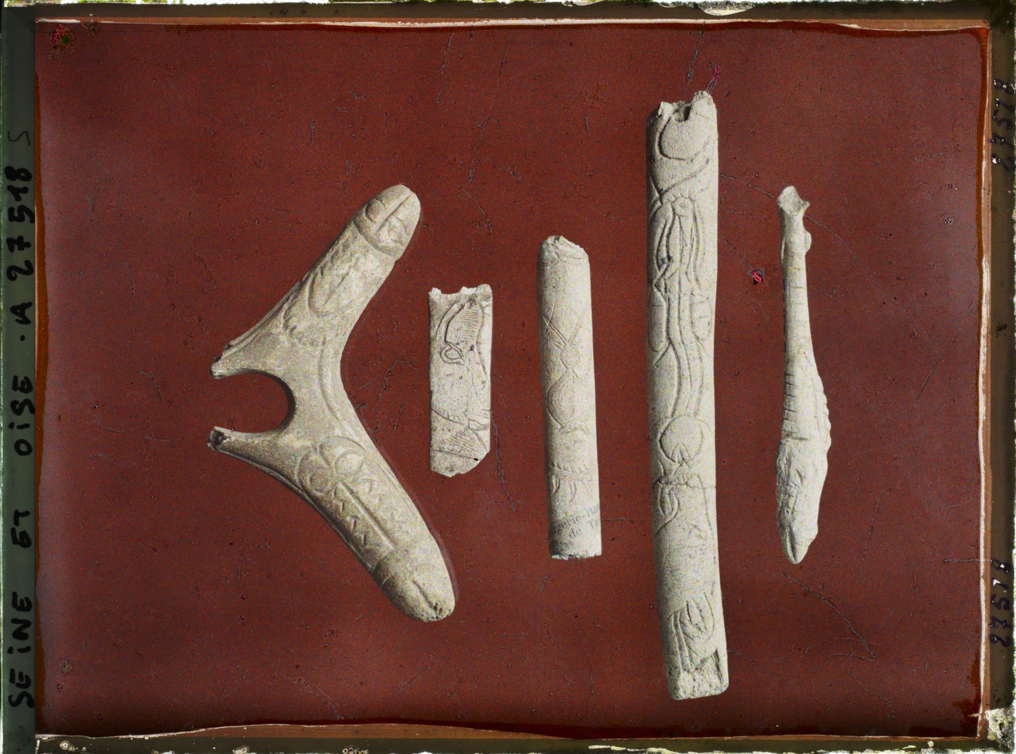 Image représentant France, St Germain-en-Laye, La Madeleine-Objet Phallique avec tête de renne 56879. Petite tête de Cheval 56883